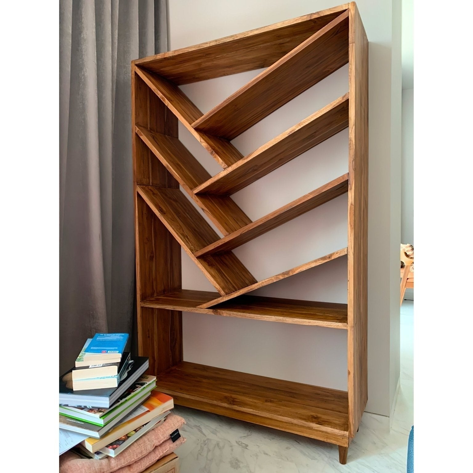 Bonn Minimalist Bookshelf
