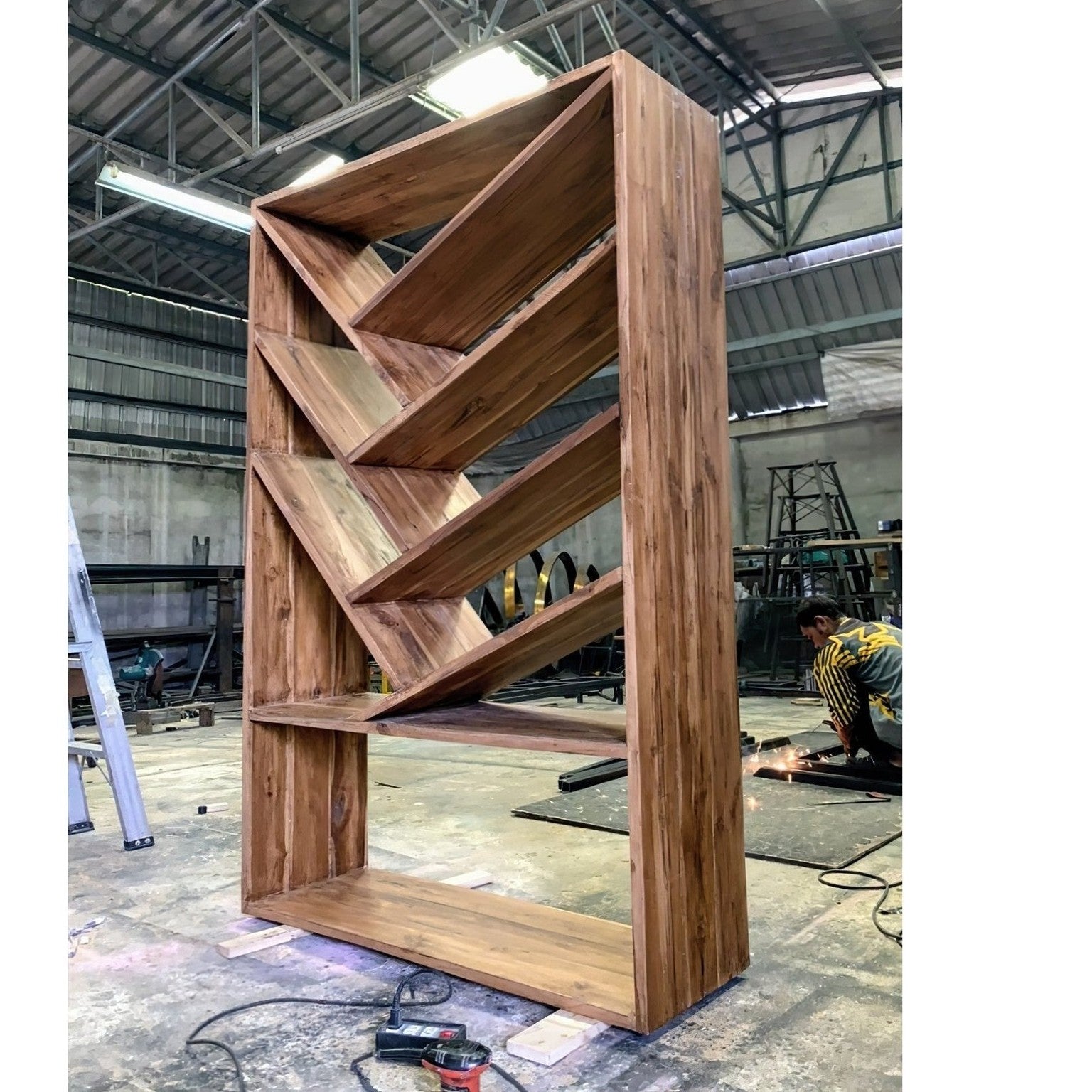 Bonn Minimalist Bookshelf