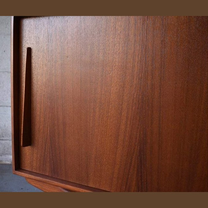 Dereek Credenza M Sideboard