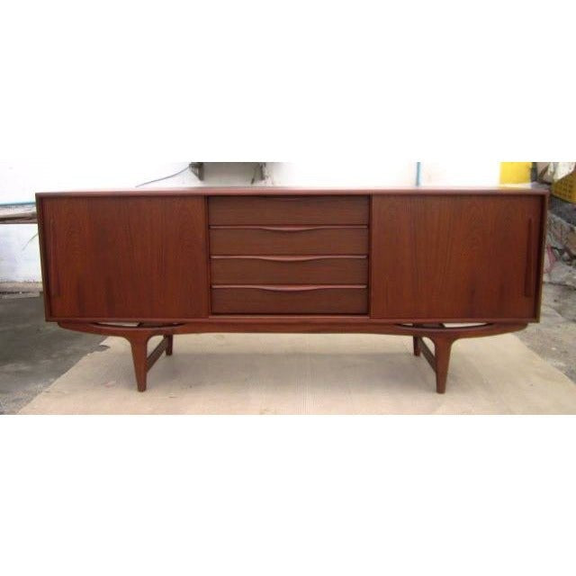 Dereek Credenza M Sideboard