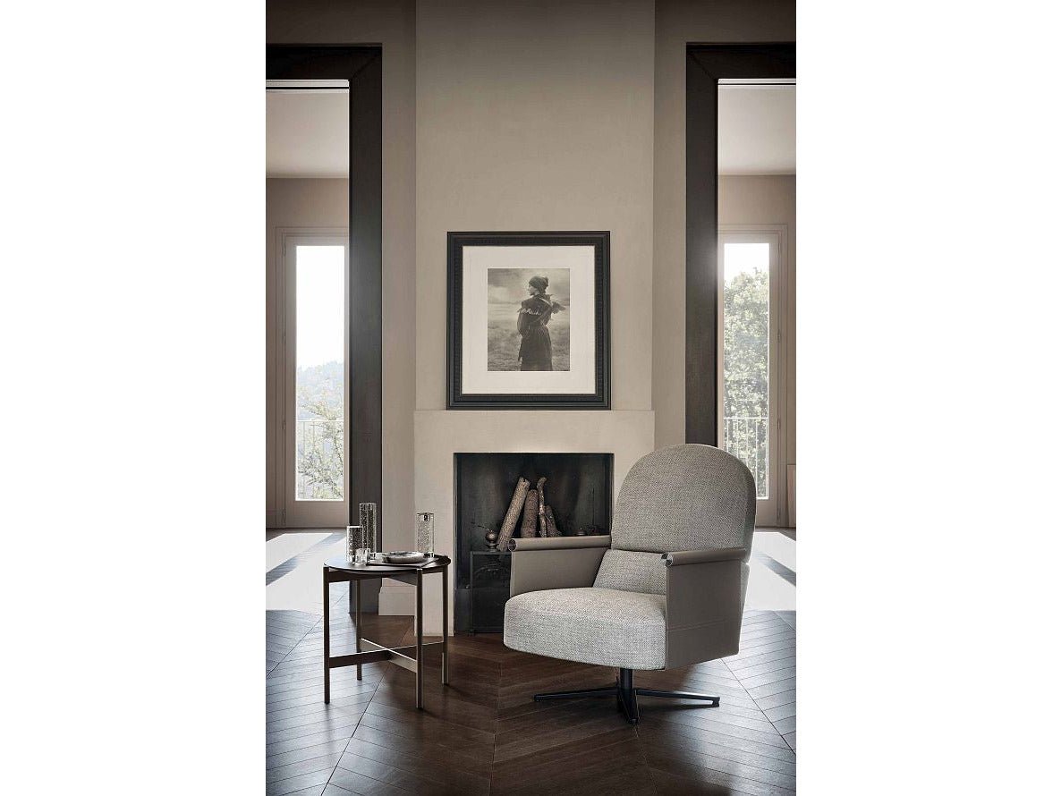 Giri Swivel Lounge Chair