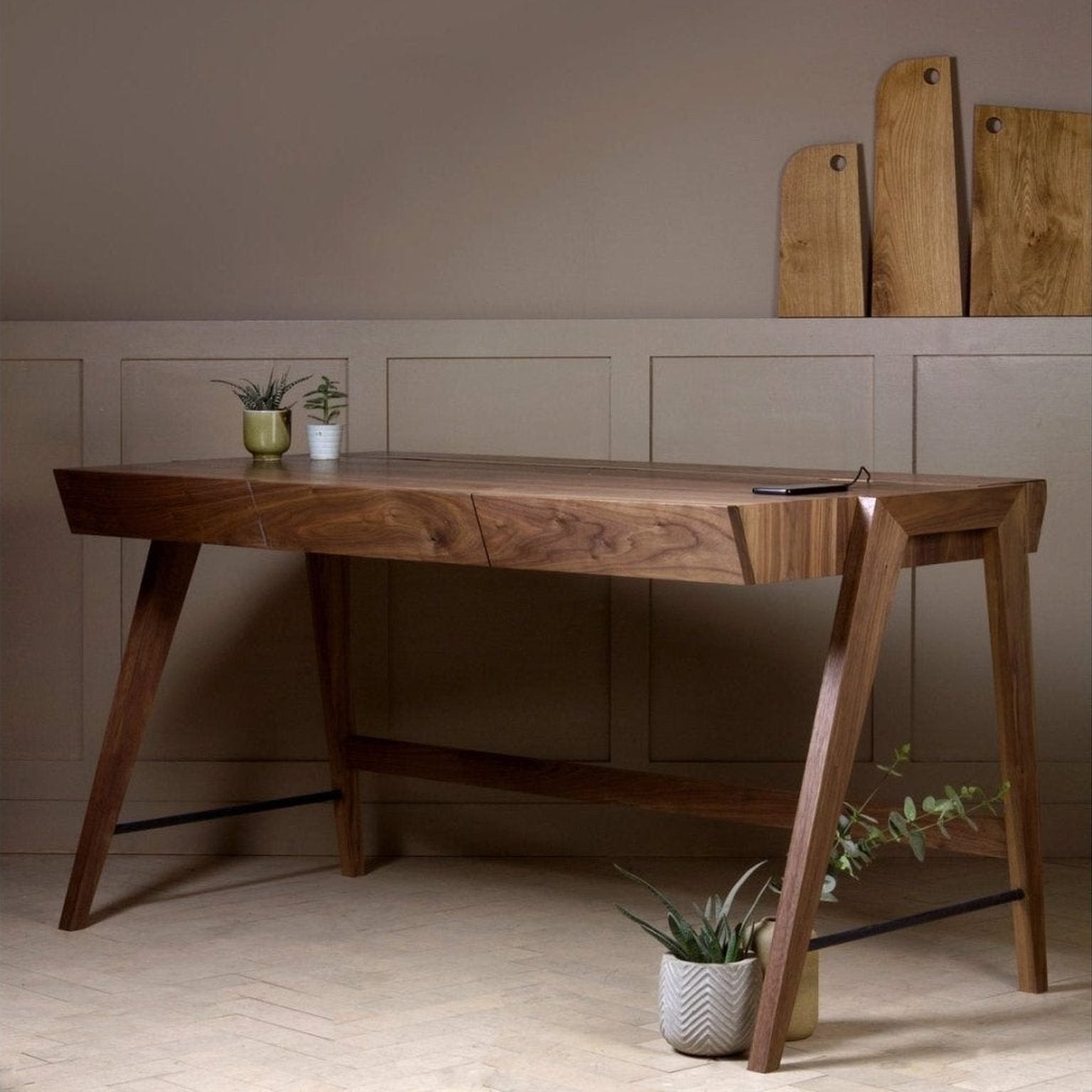 Jaspin Desk in Walnut