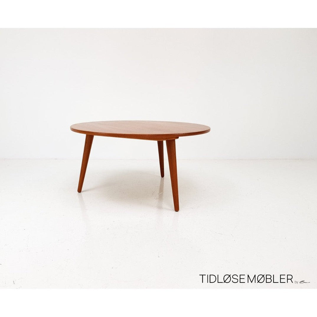 KiL Minimal Center Table in Teak