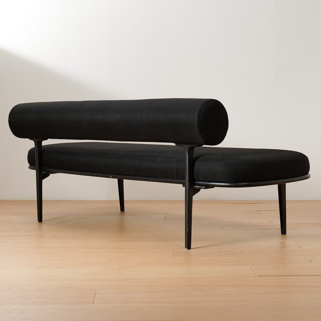 Kiran sofa in black