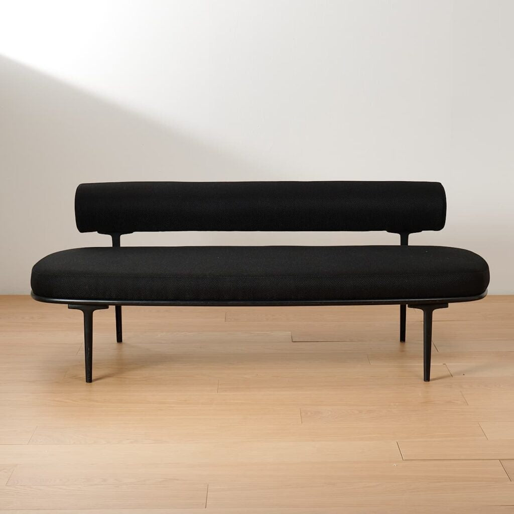 Kiran sofa in black