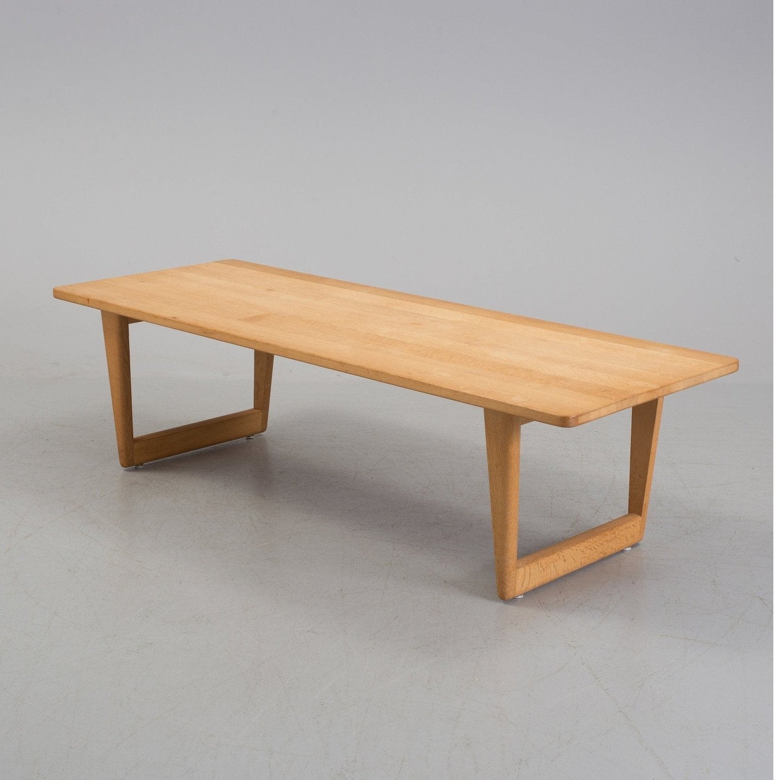 Kruk Dining Table