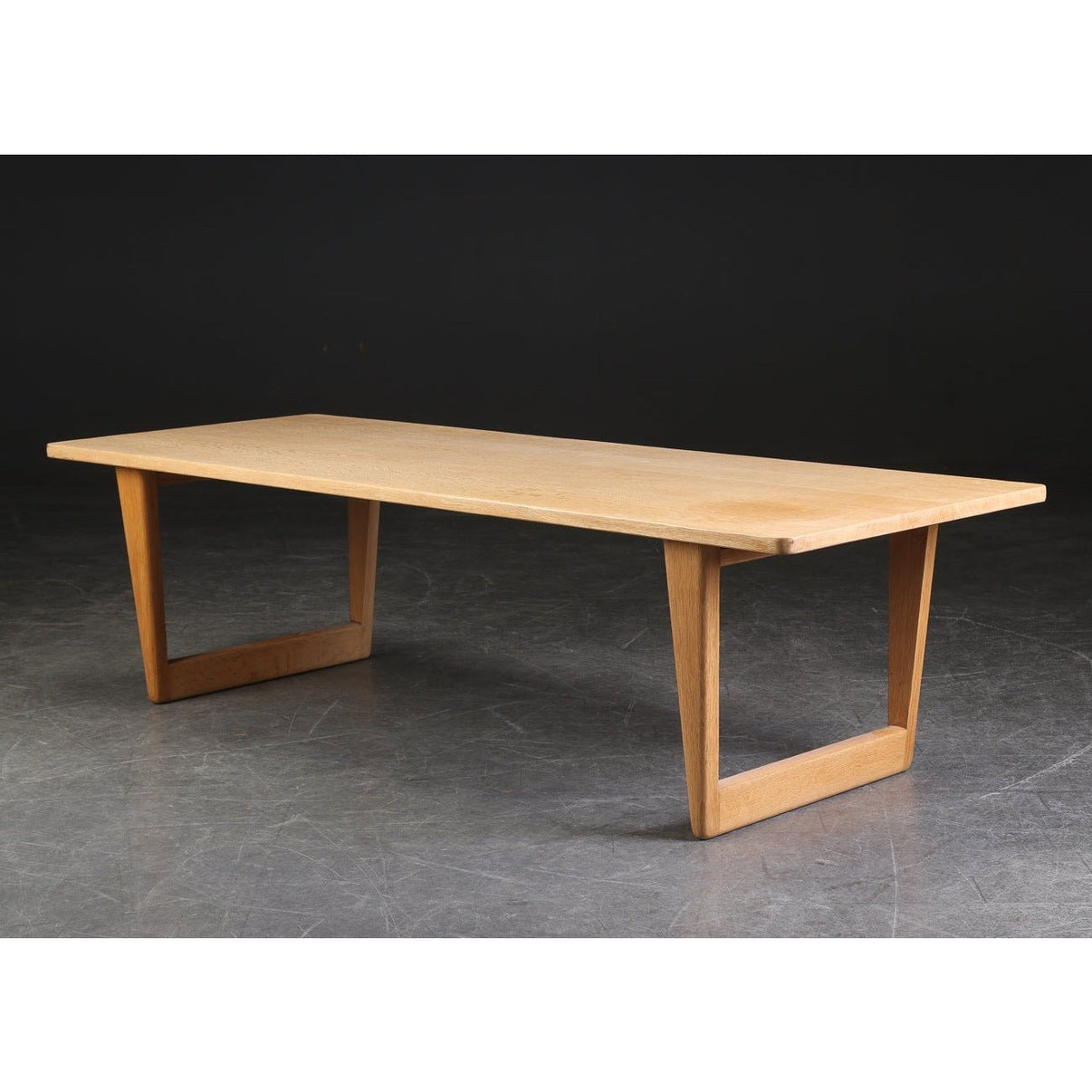 Kruk Dining Table