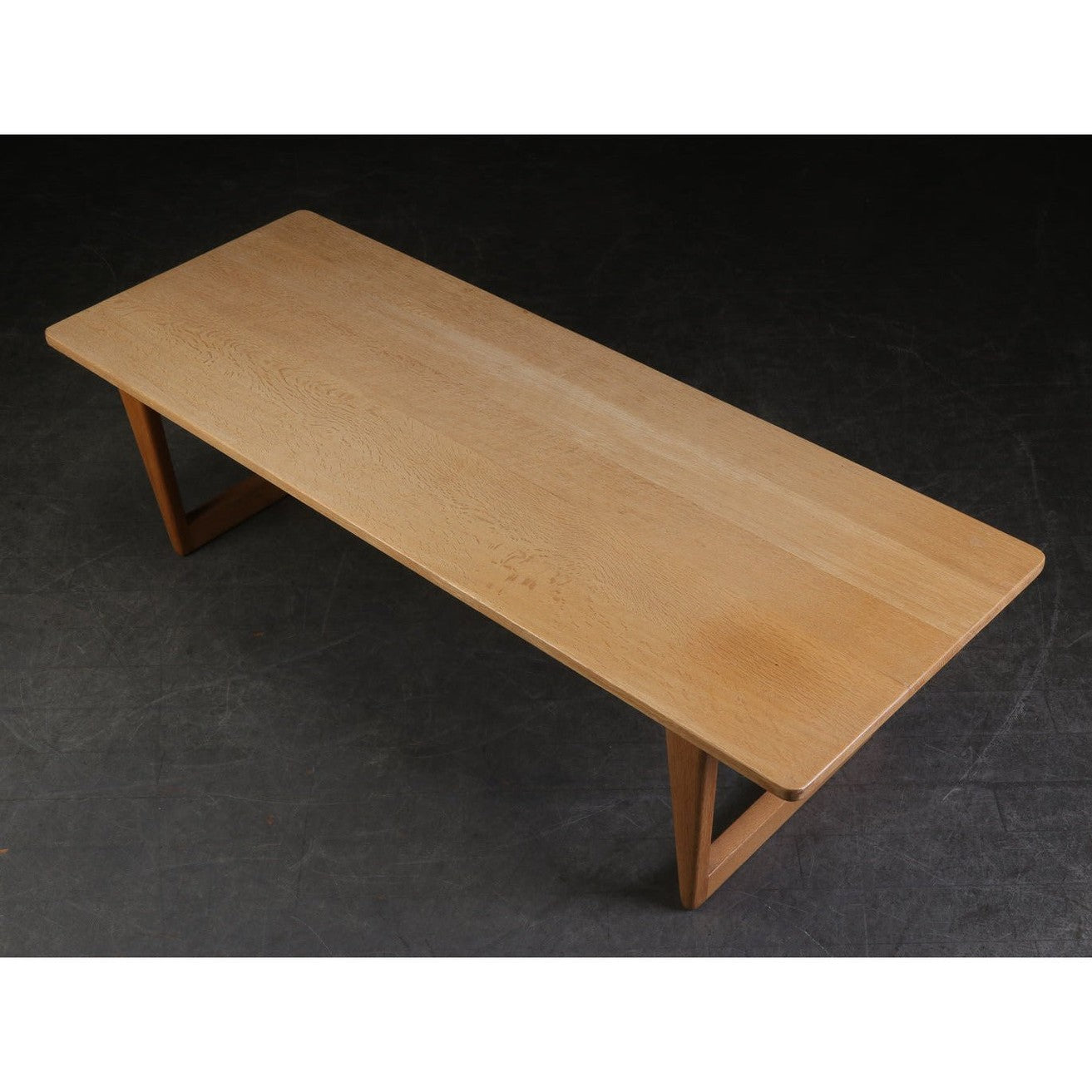 Kruk Dining Table