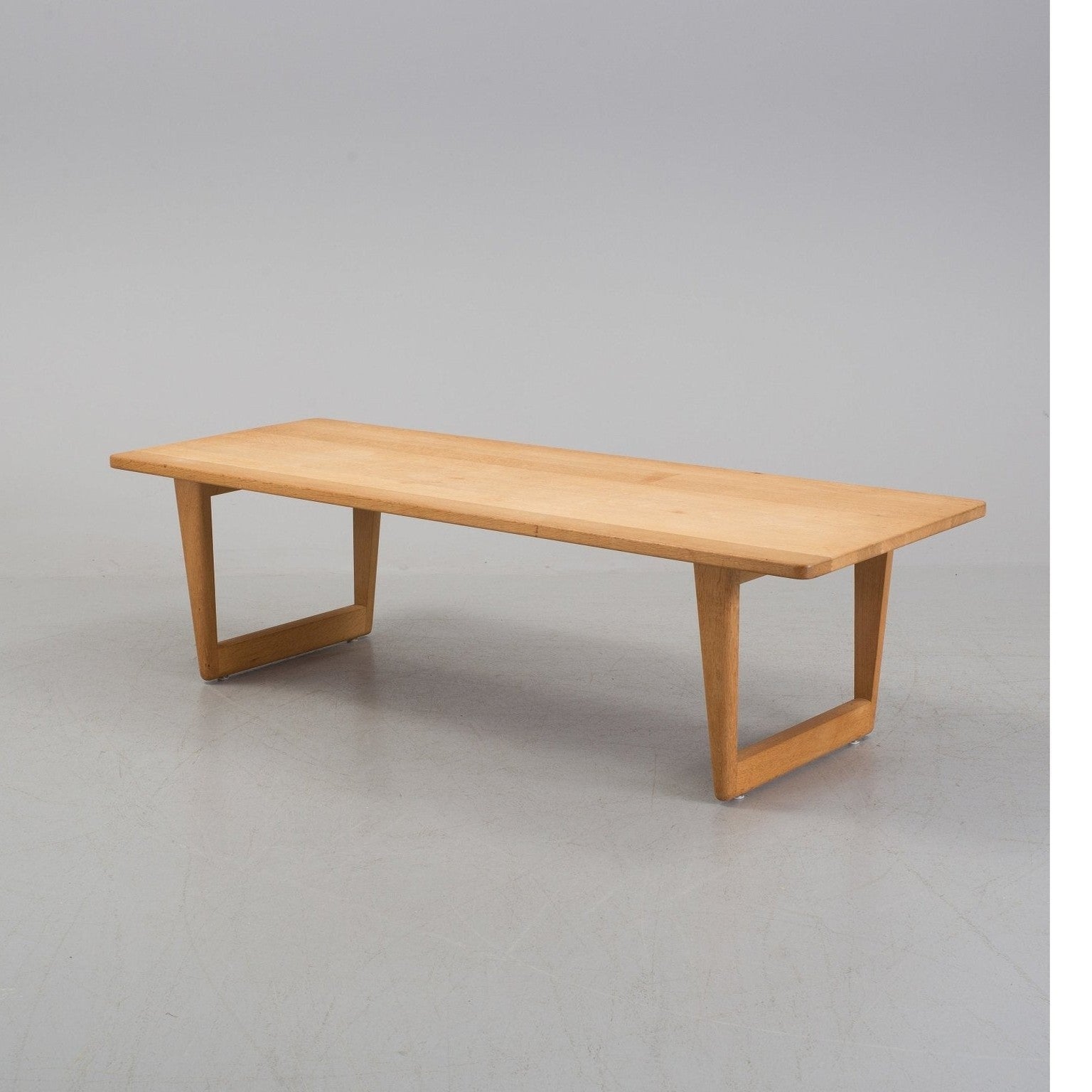 Kruk Dining Table