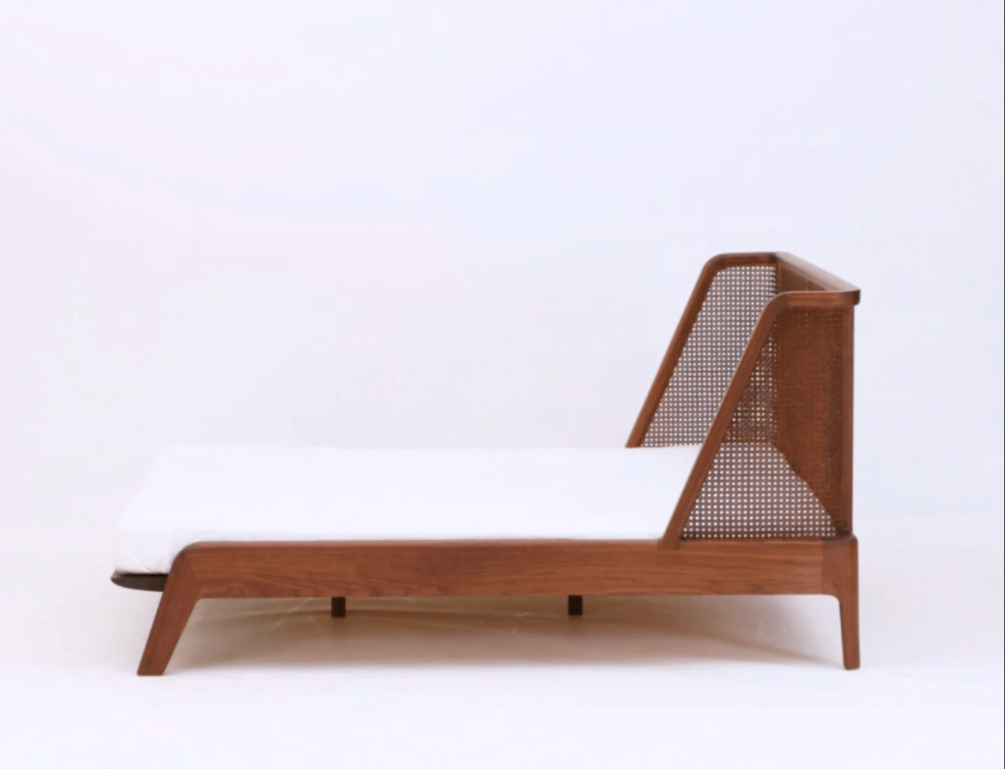 Marsha bed