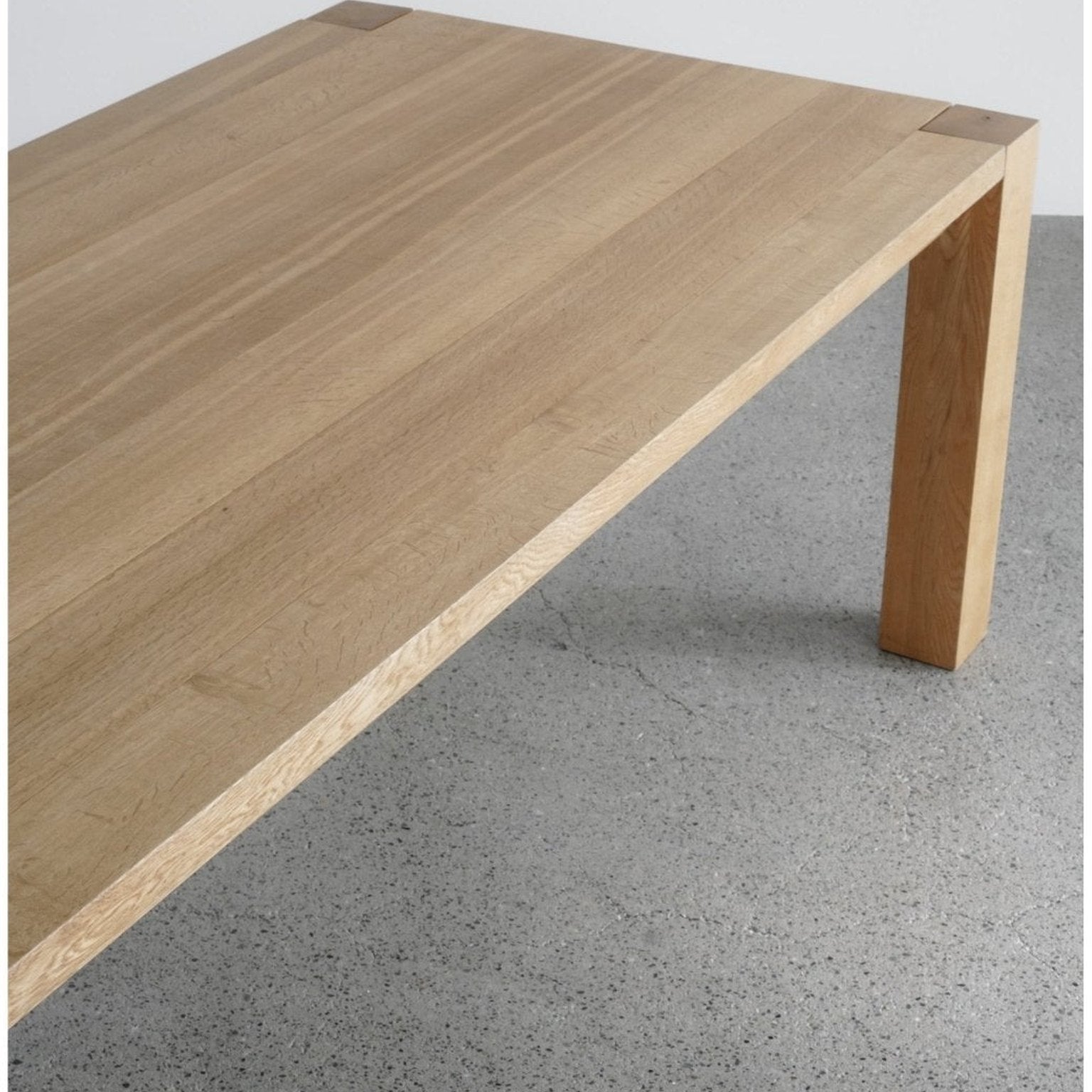 Mesnik Dining Table
