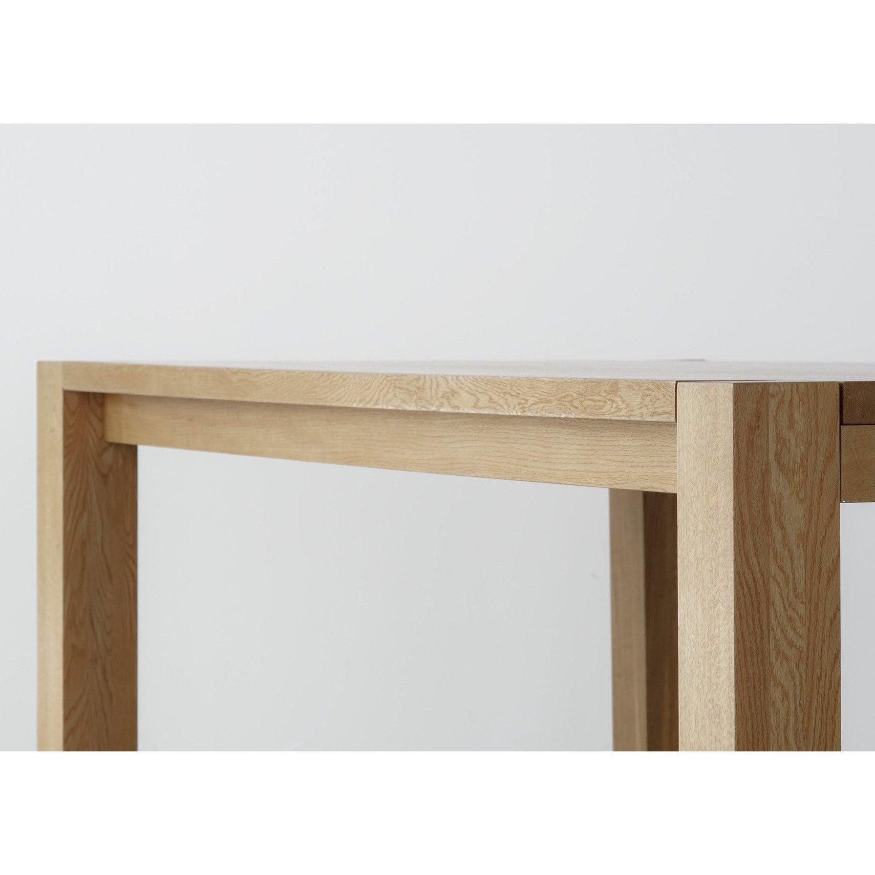 Mesnik Dining Table