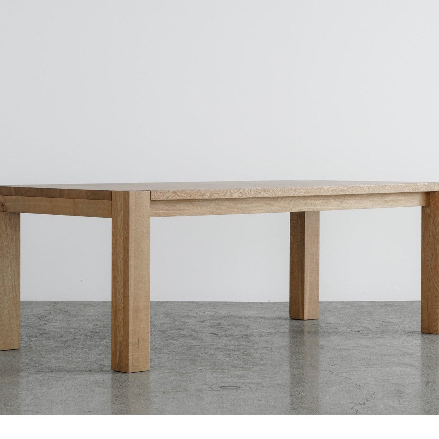 Mesnik Dining Table