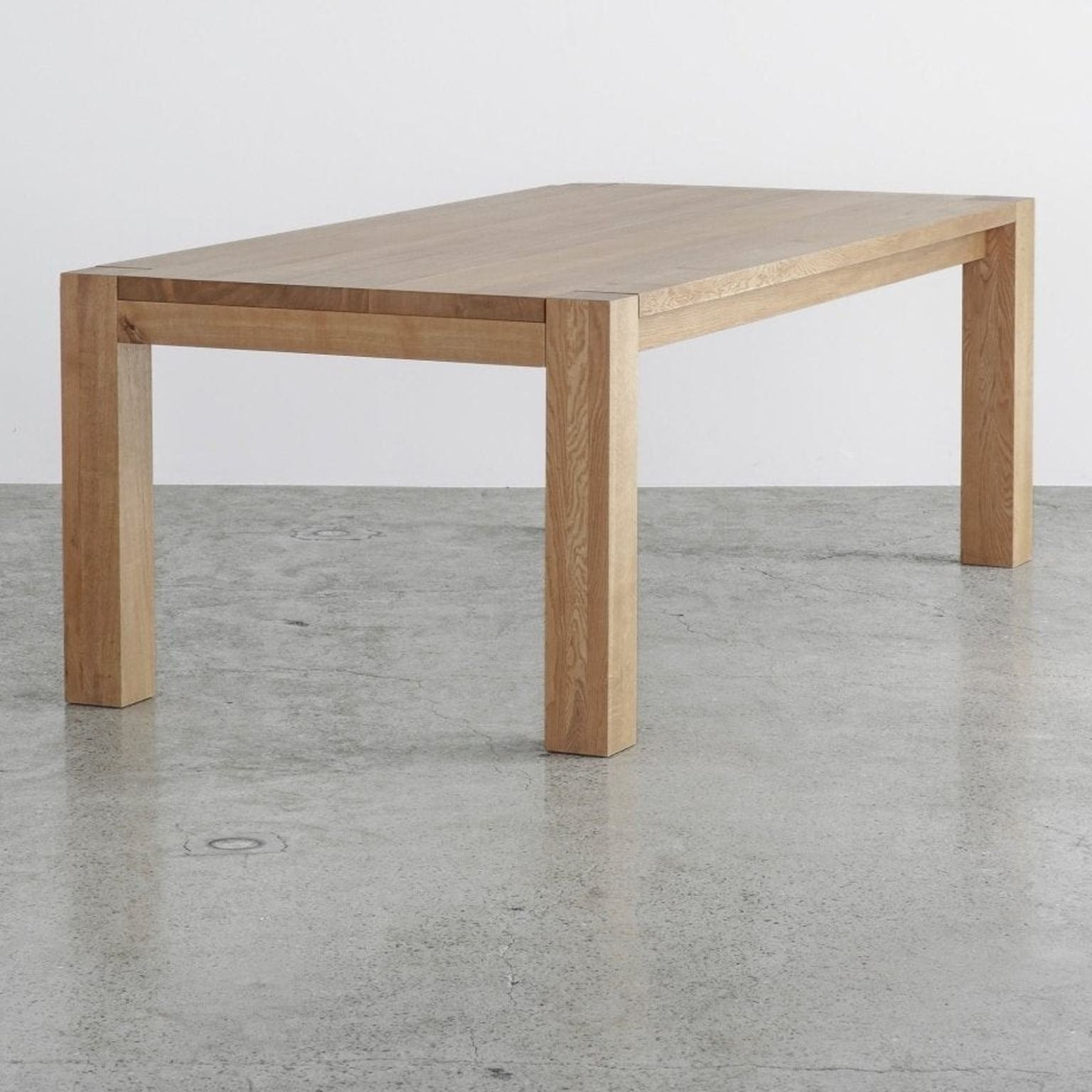 Mesnik Dining Table