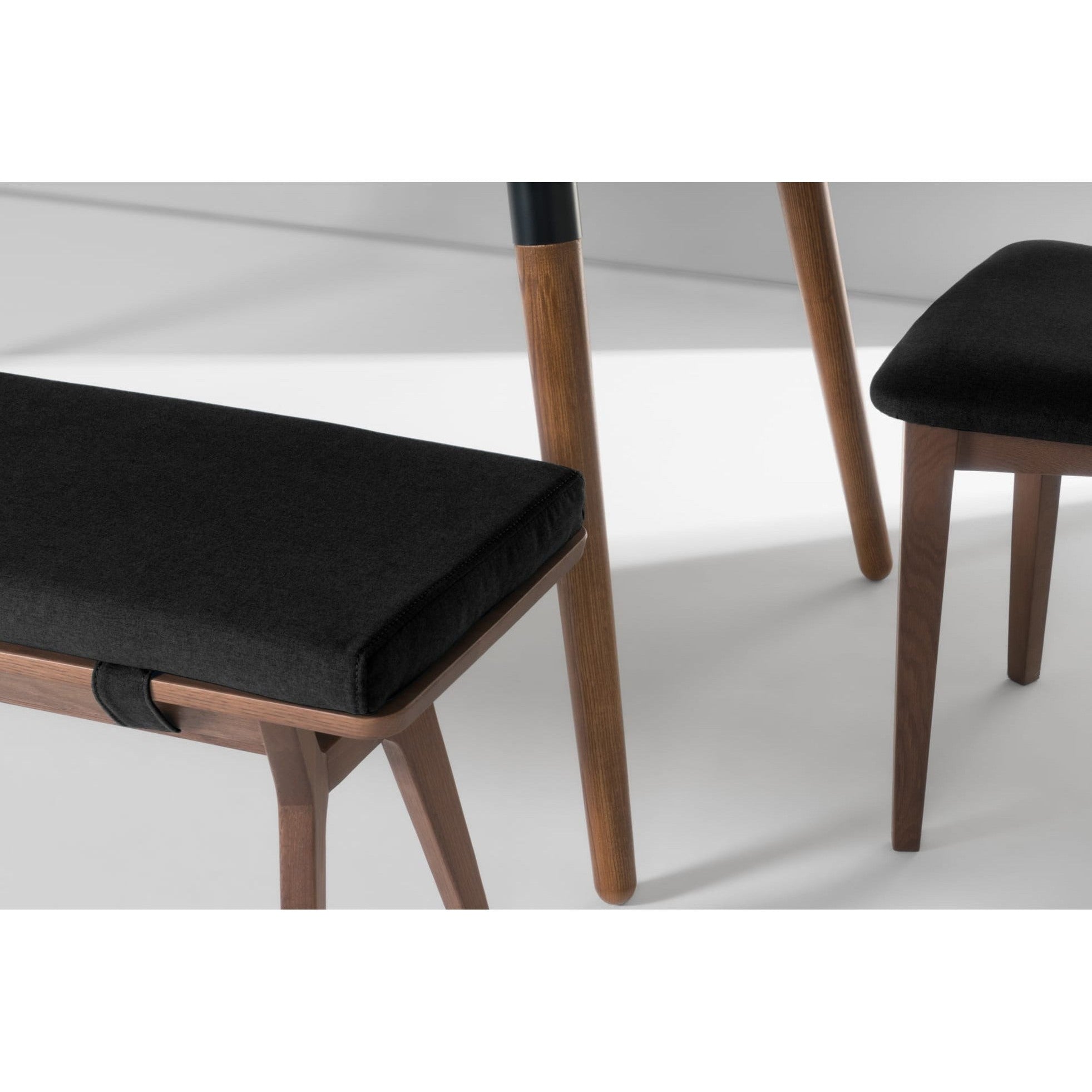 Mörk Mori Bench