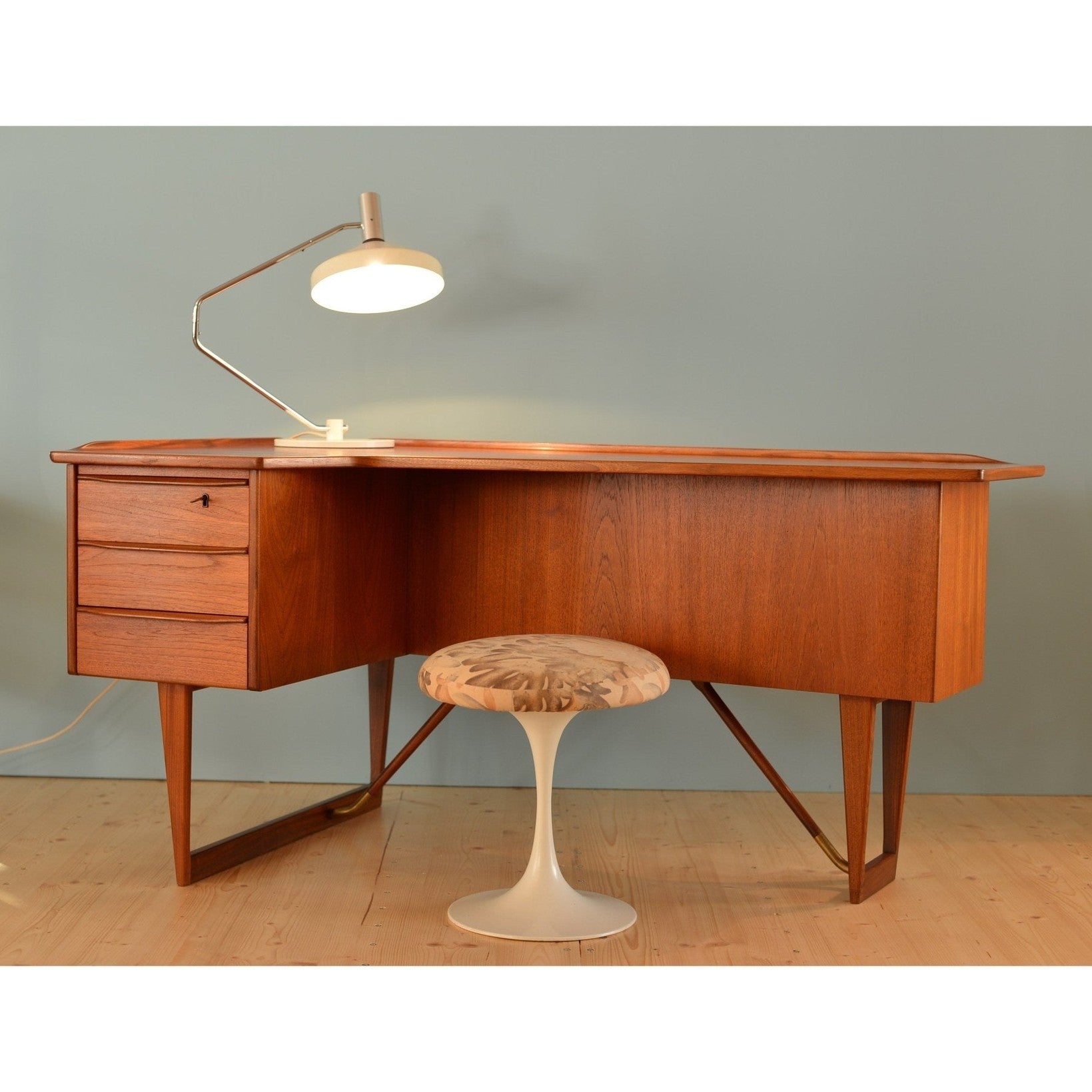 Nicolas Executive Boomerang Desk