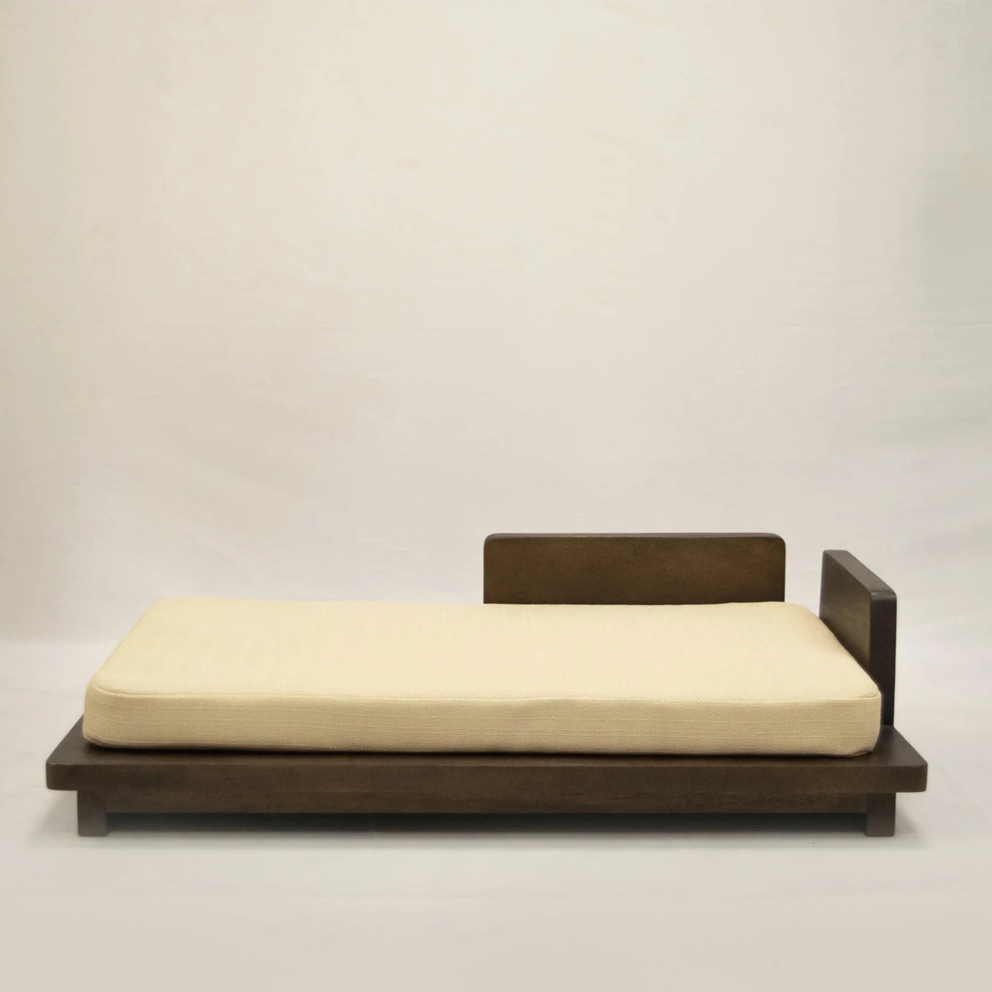 Rufus dog bed