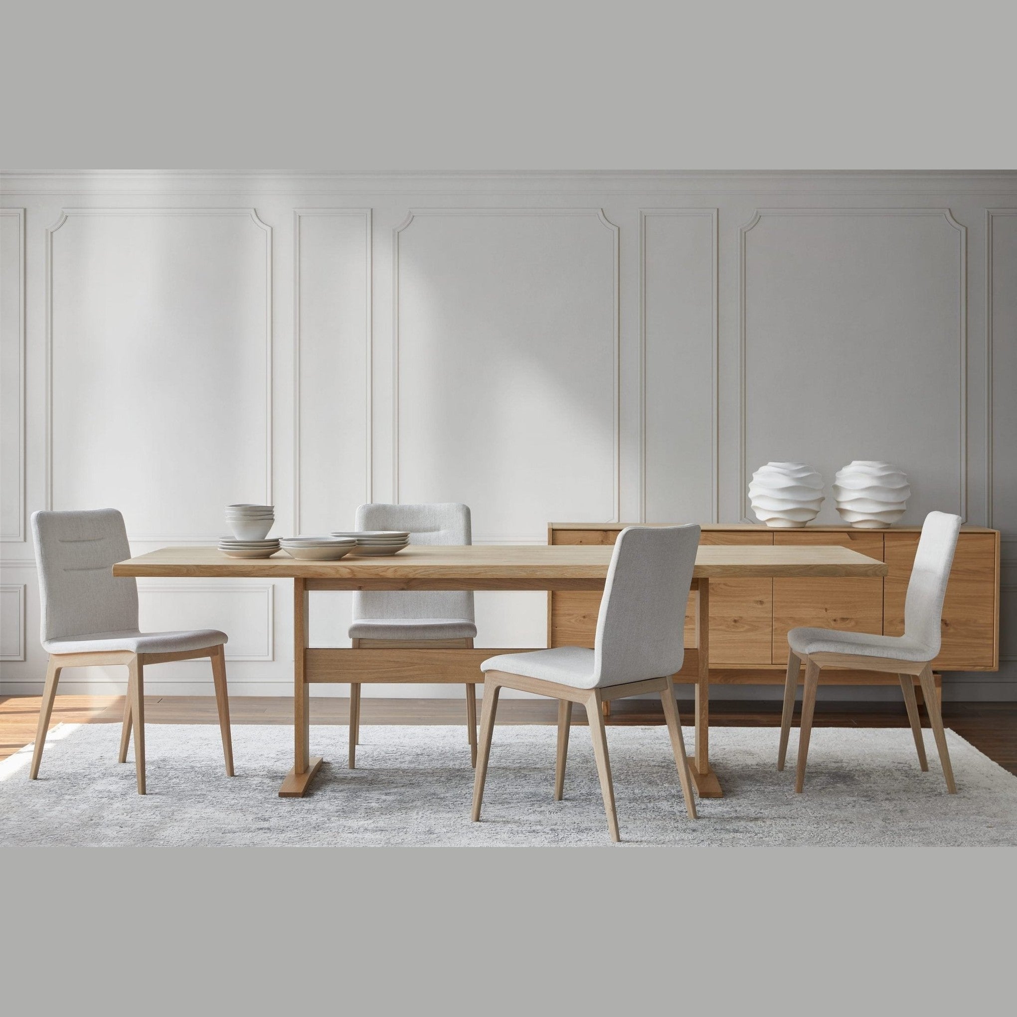 Serra dining table