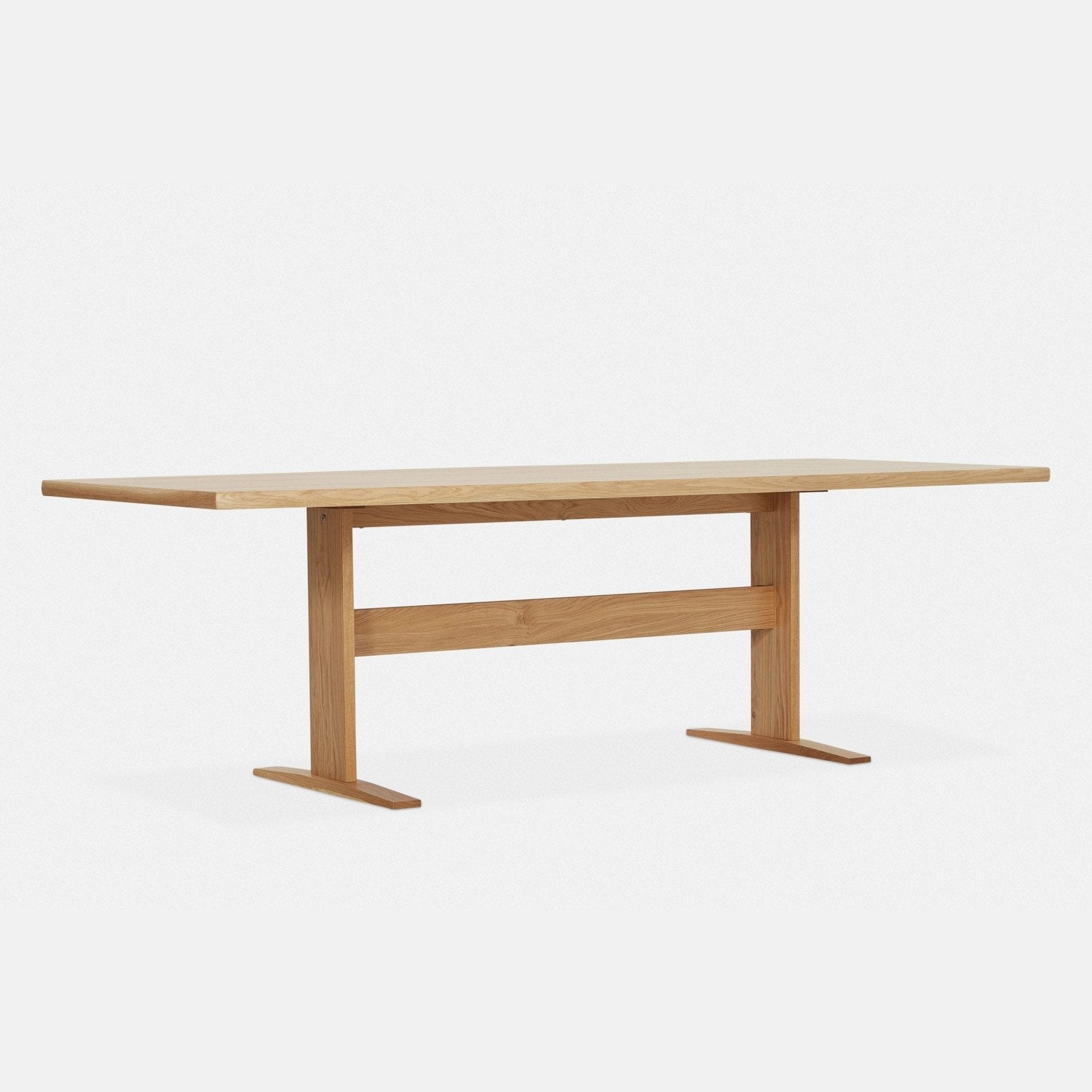 Serra dining table