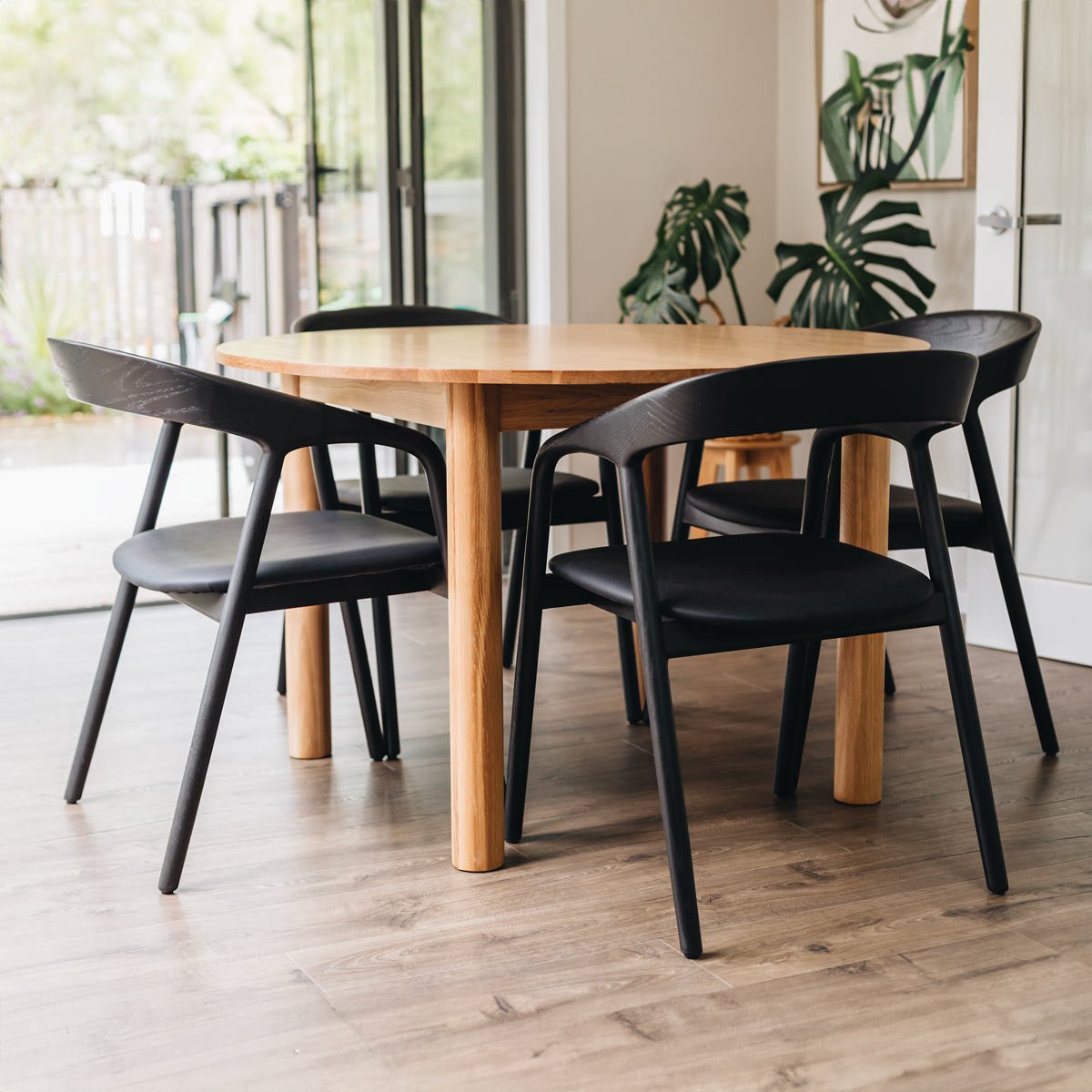 Simple round table