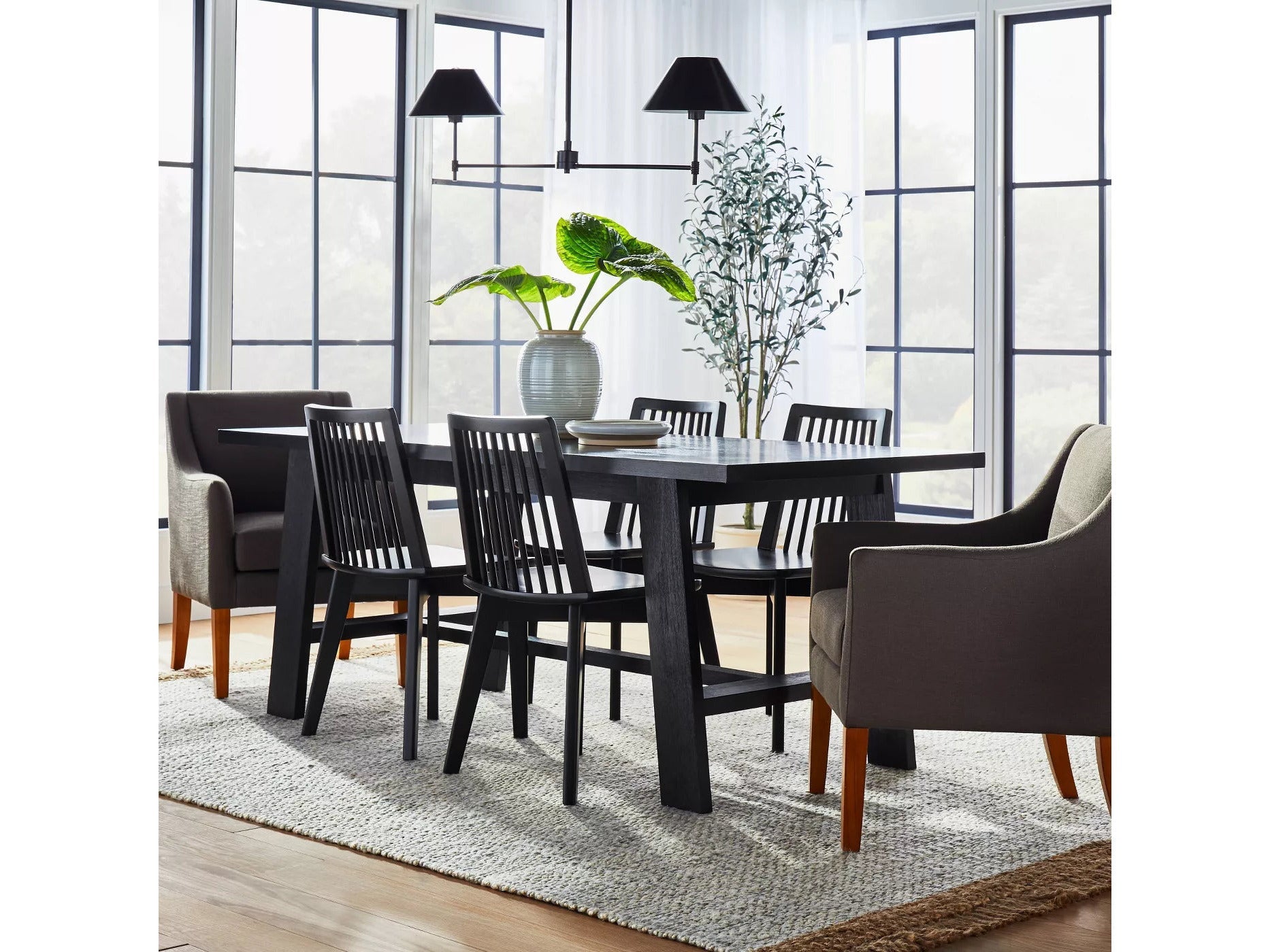 Aoburg Dining Table in Black