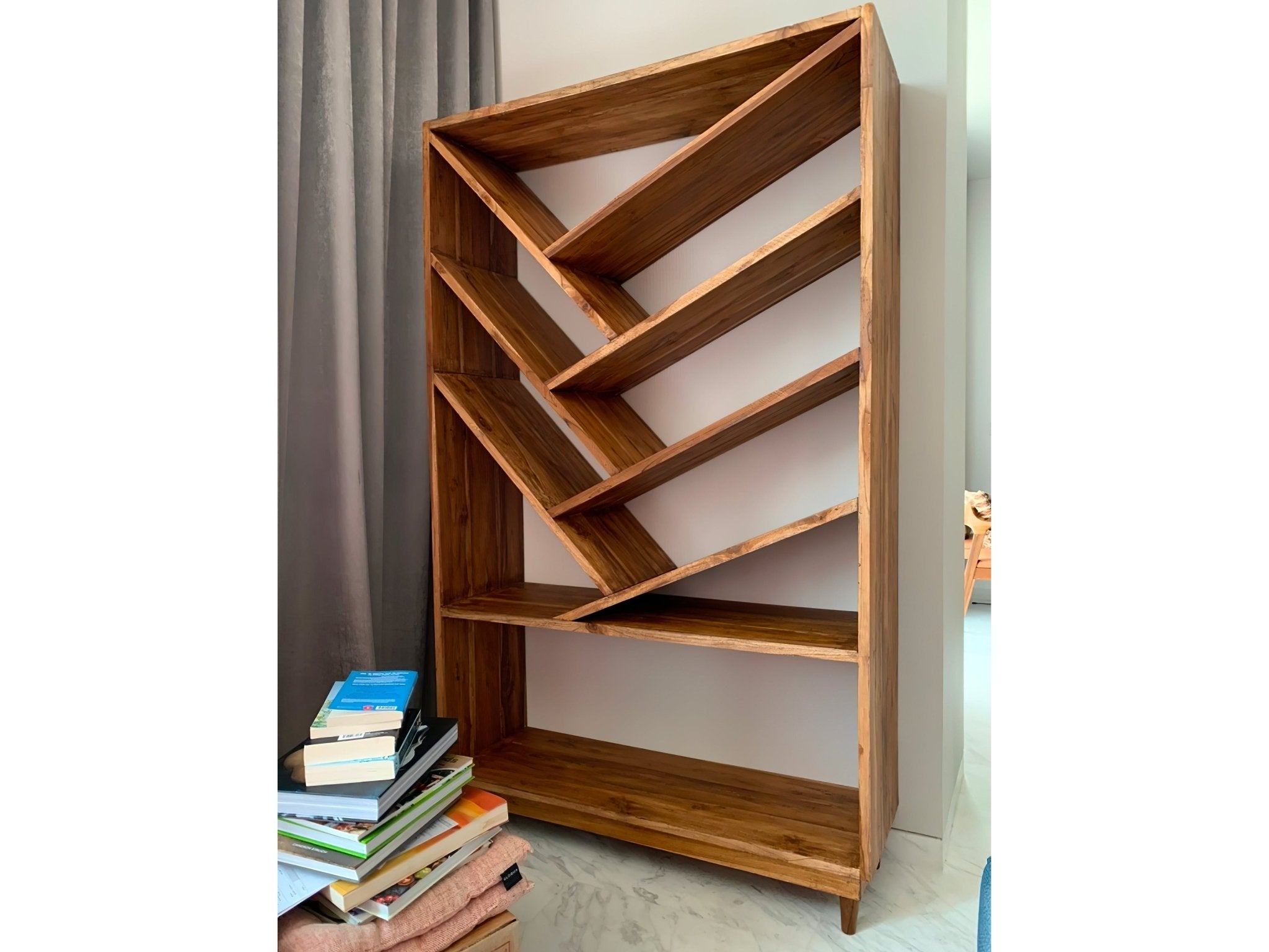 Bonn Minimalist Bookshelf