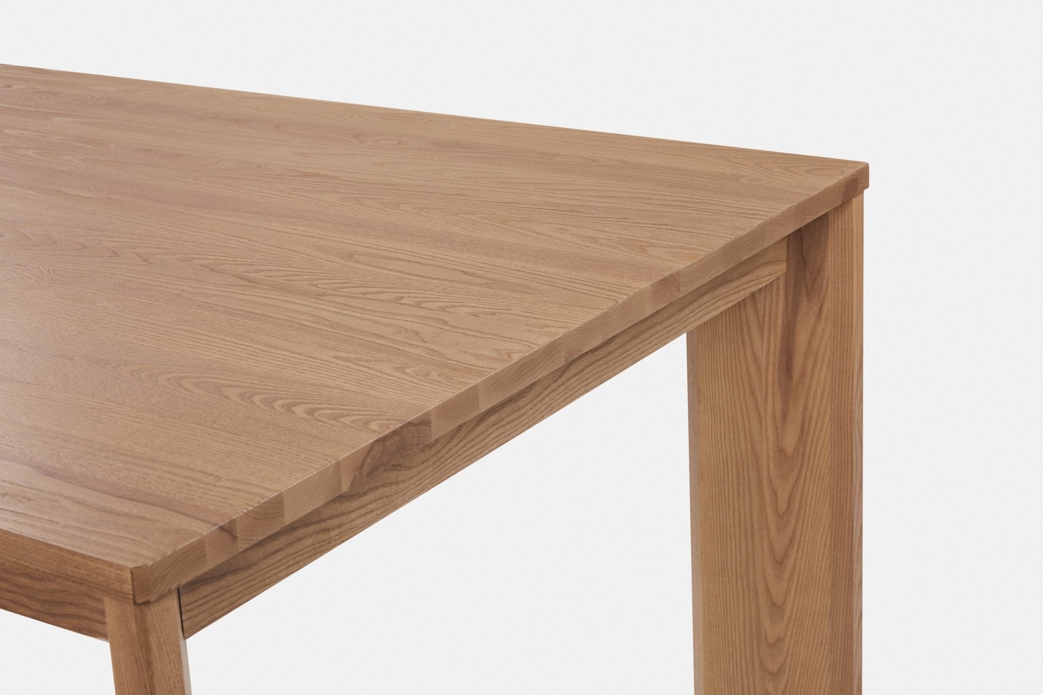 Carrera dining table