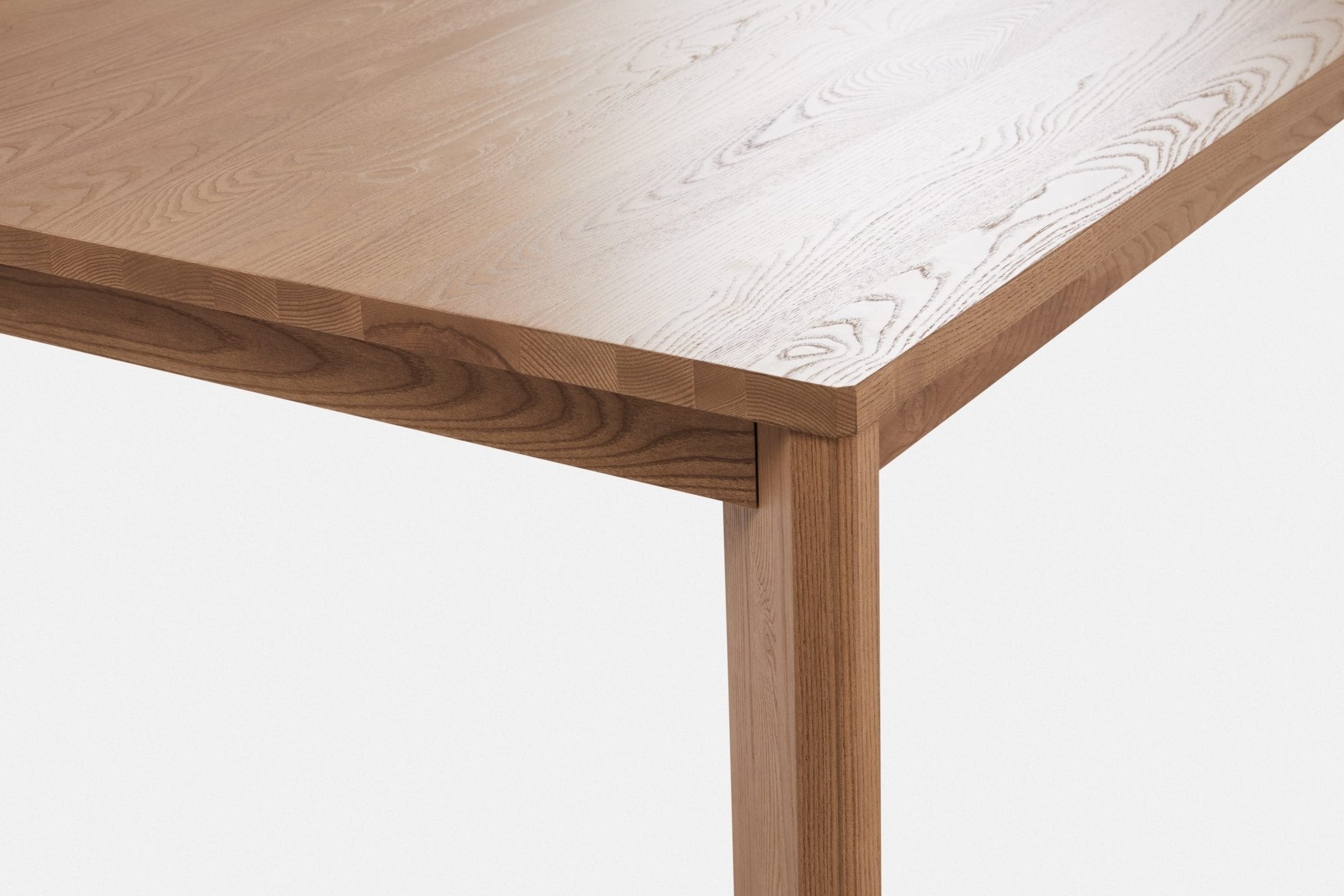 Carrera dining table