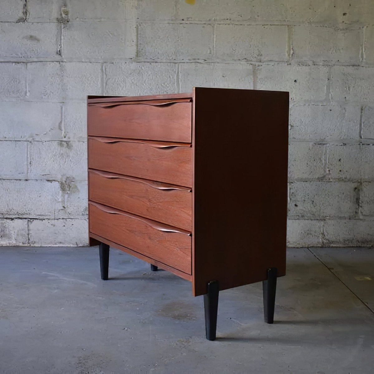 Darrius Tallboy Chest