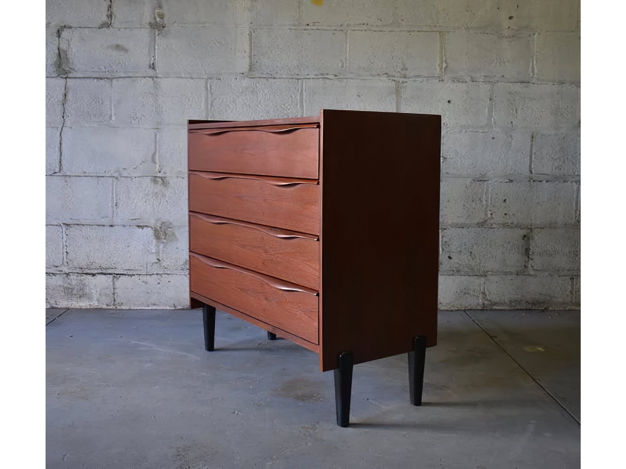 Darrius Tallboy Chest