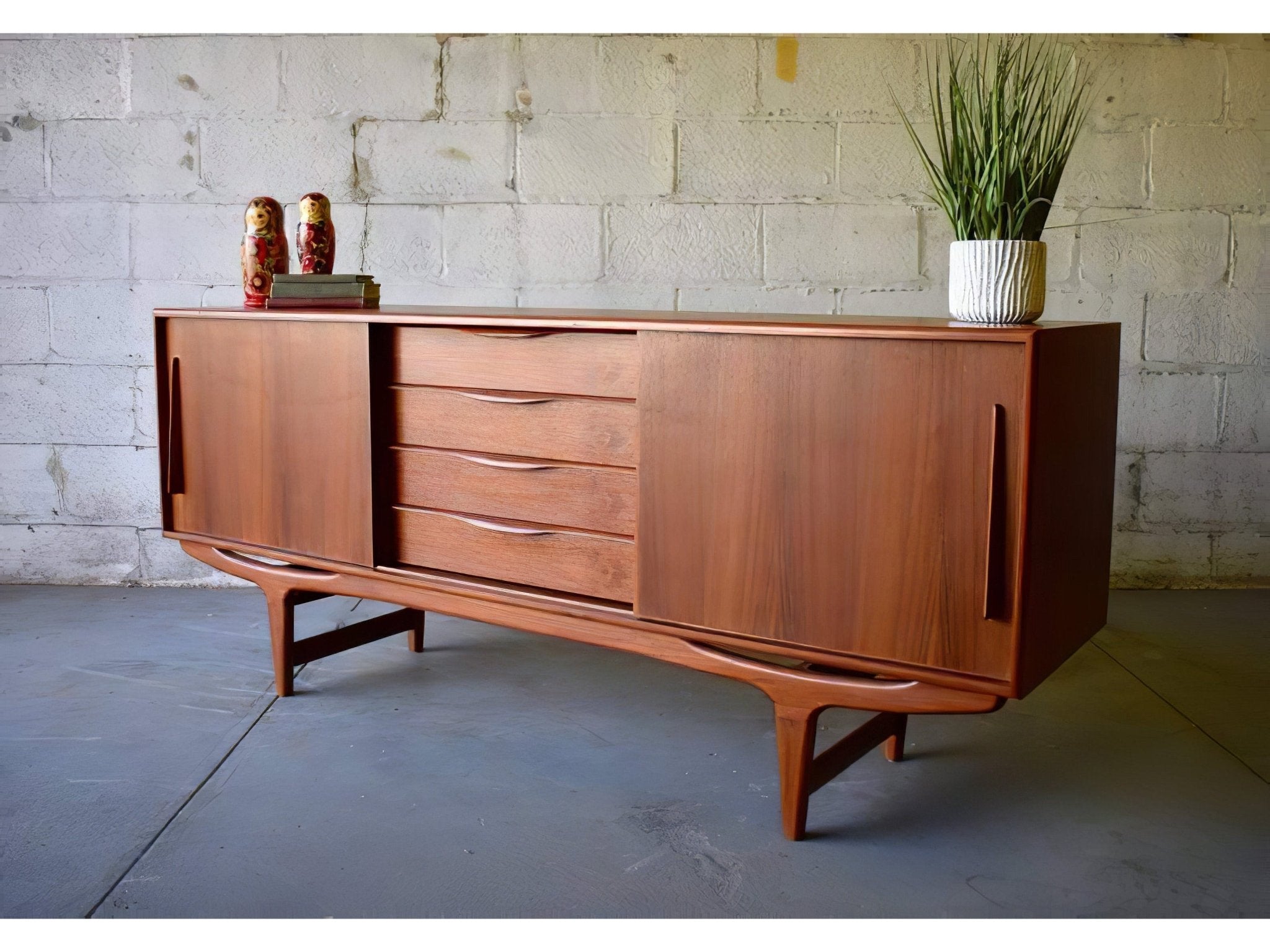 Dereek Credenza L Sideboard