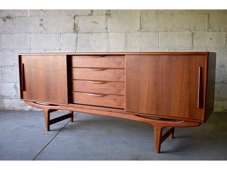 Dereek Credenza L Sideboard