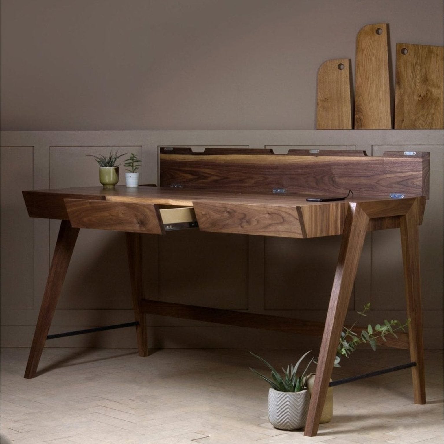 Jaspin Desk in Walnut