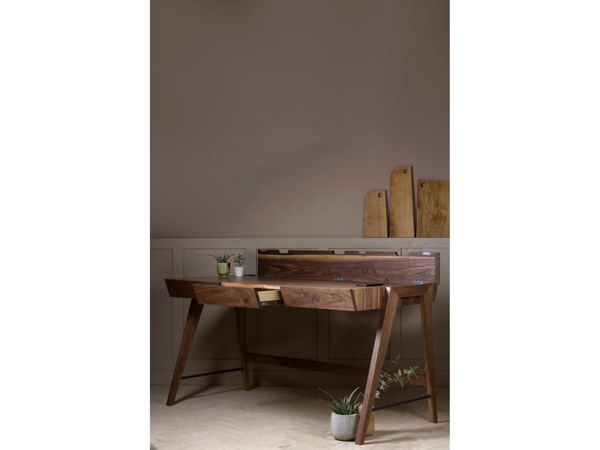 Jaspin Desk in Walnut