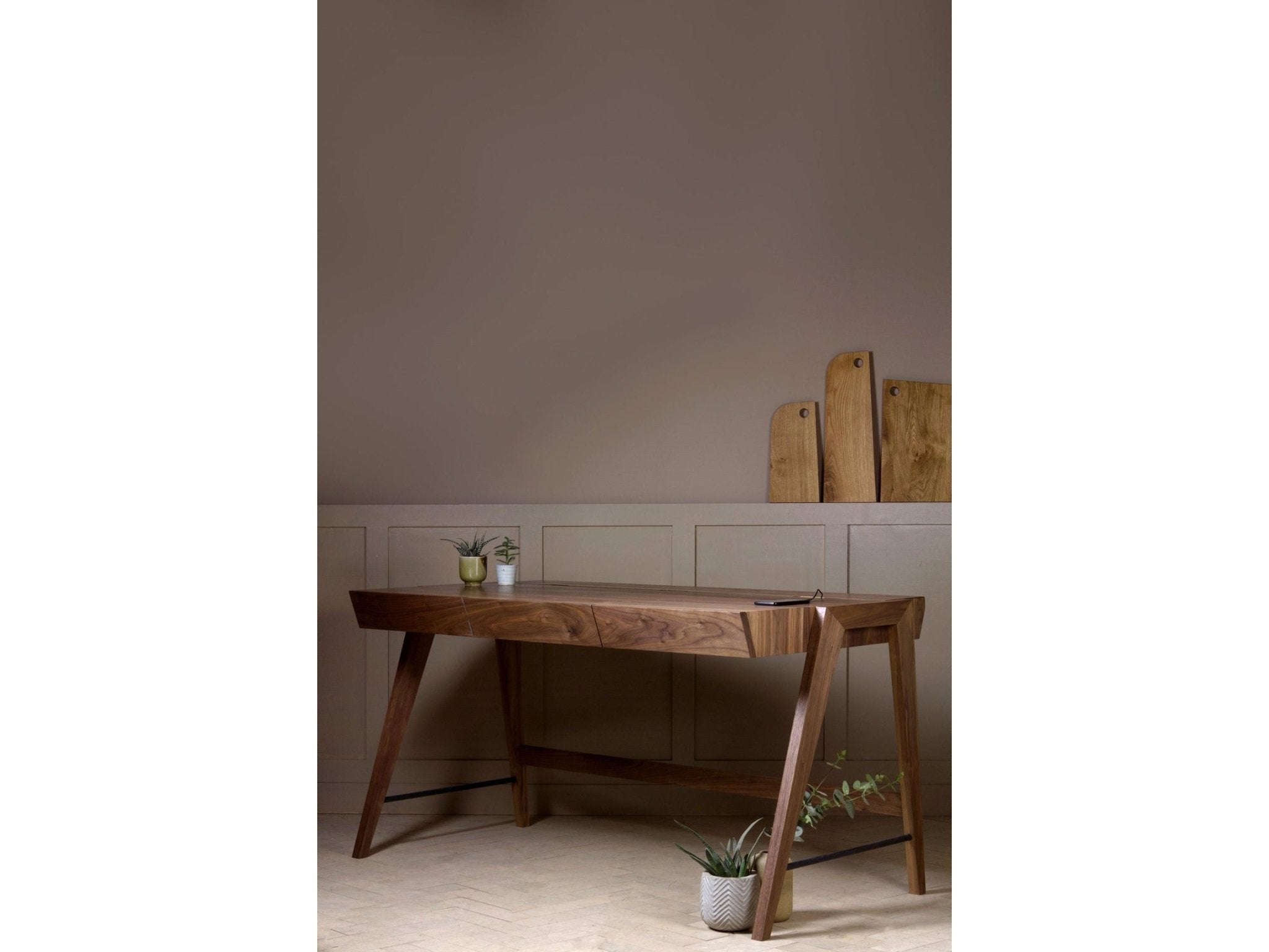 Jaspin Desk in Walnut