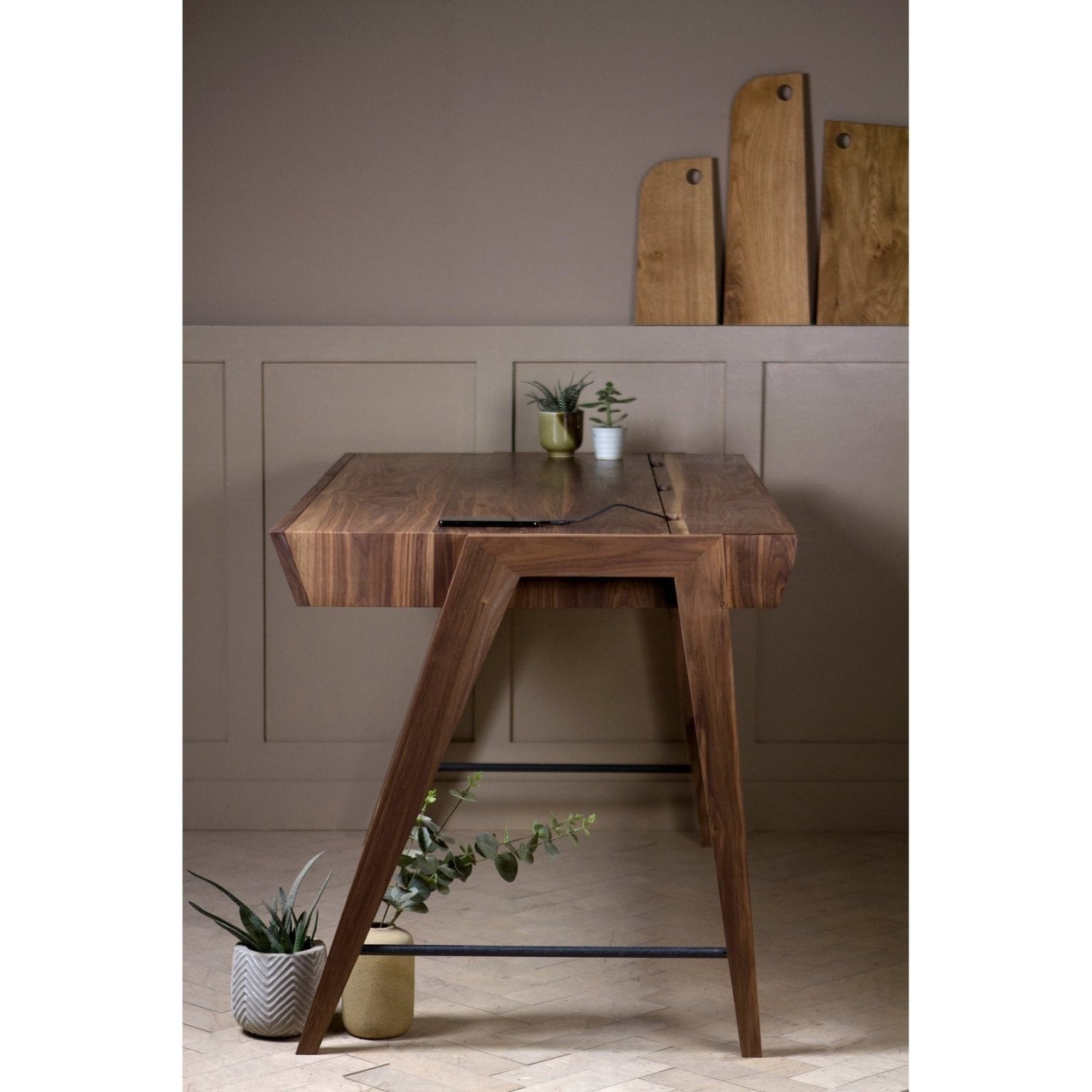 Jaspin Desk in Walnut