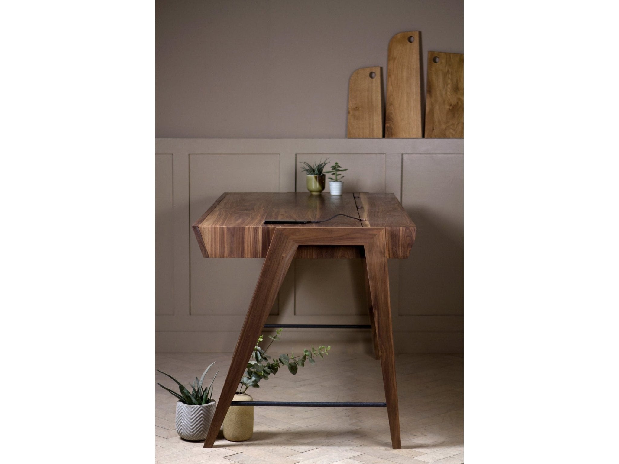 Jaspin Desk in Walnut