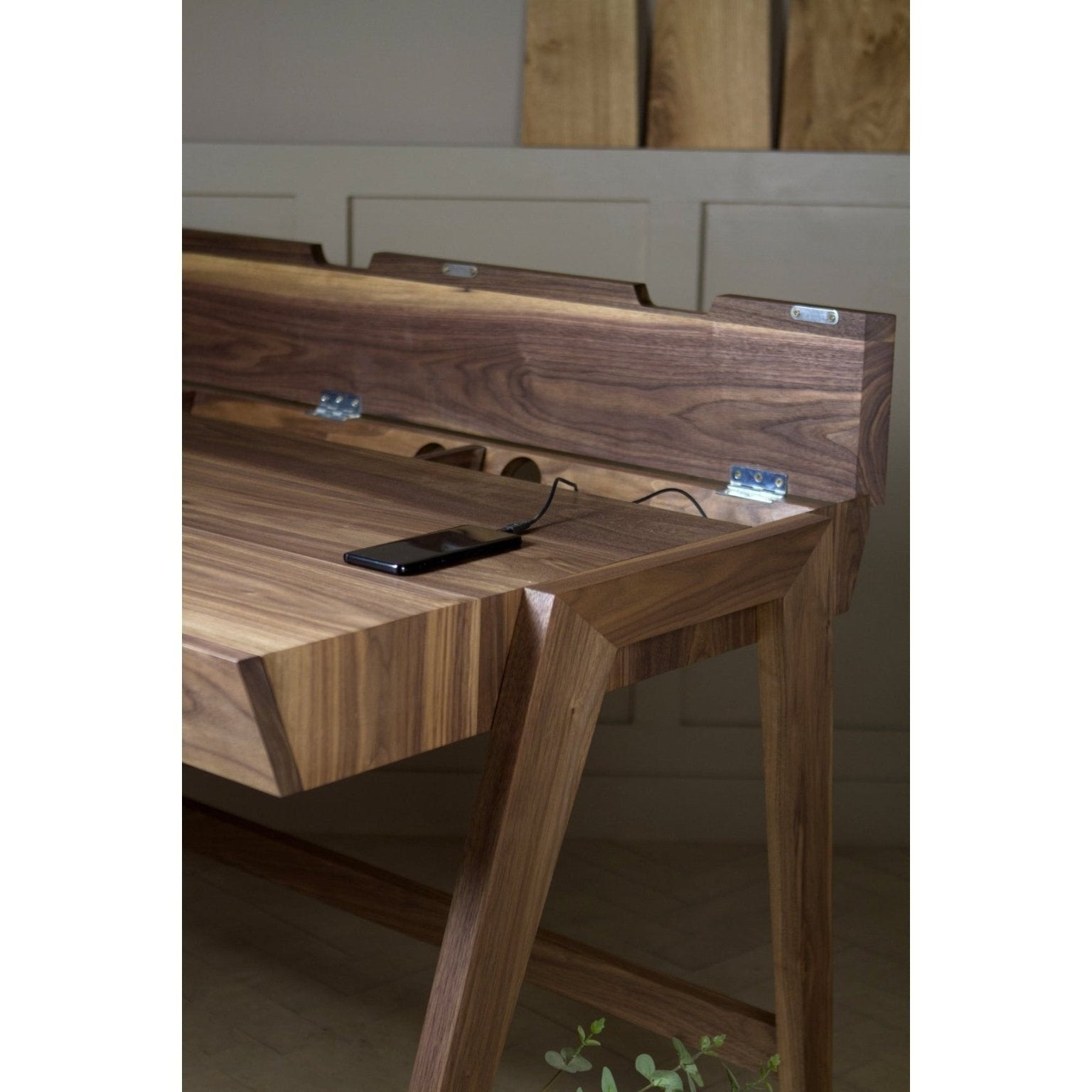 Jaspin Desk in Walnut