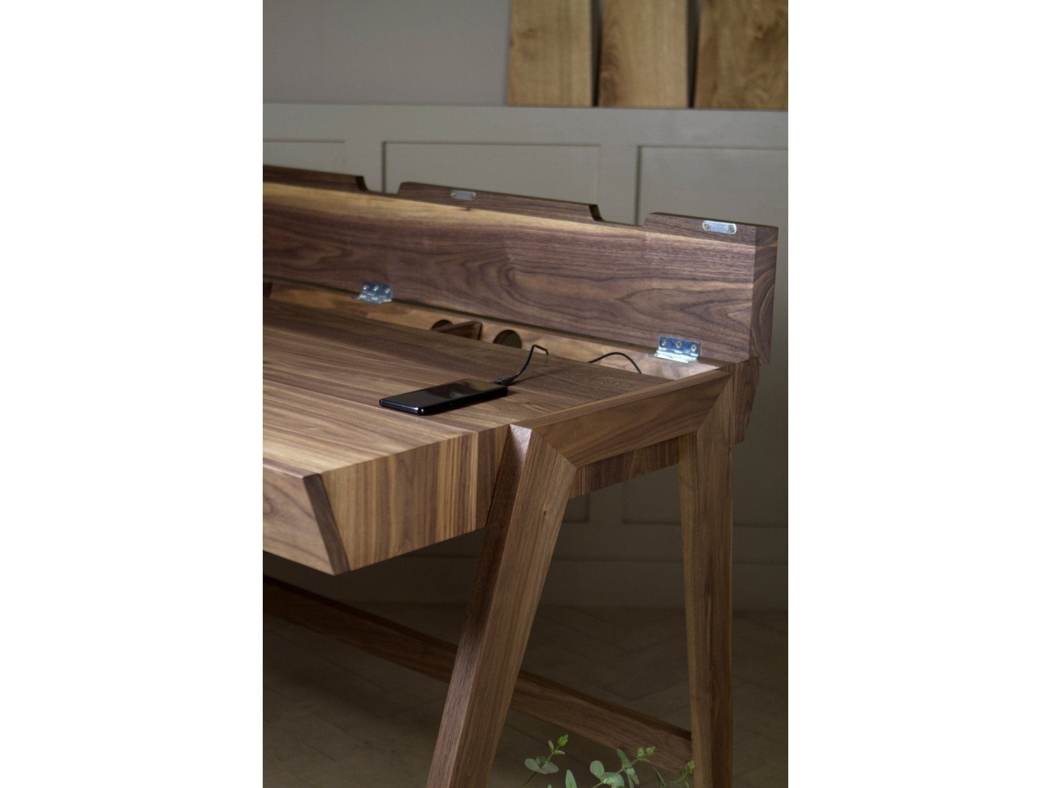 Jaspin Desk in Walnut