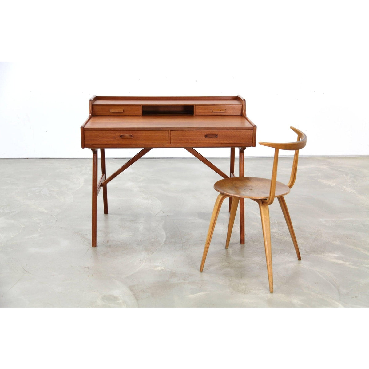 Jerik Writing Desk