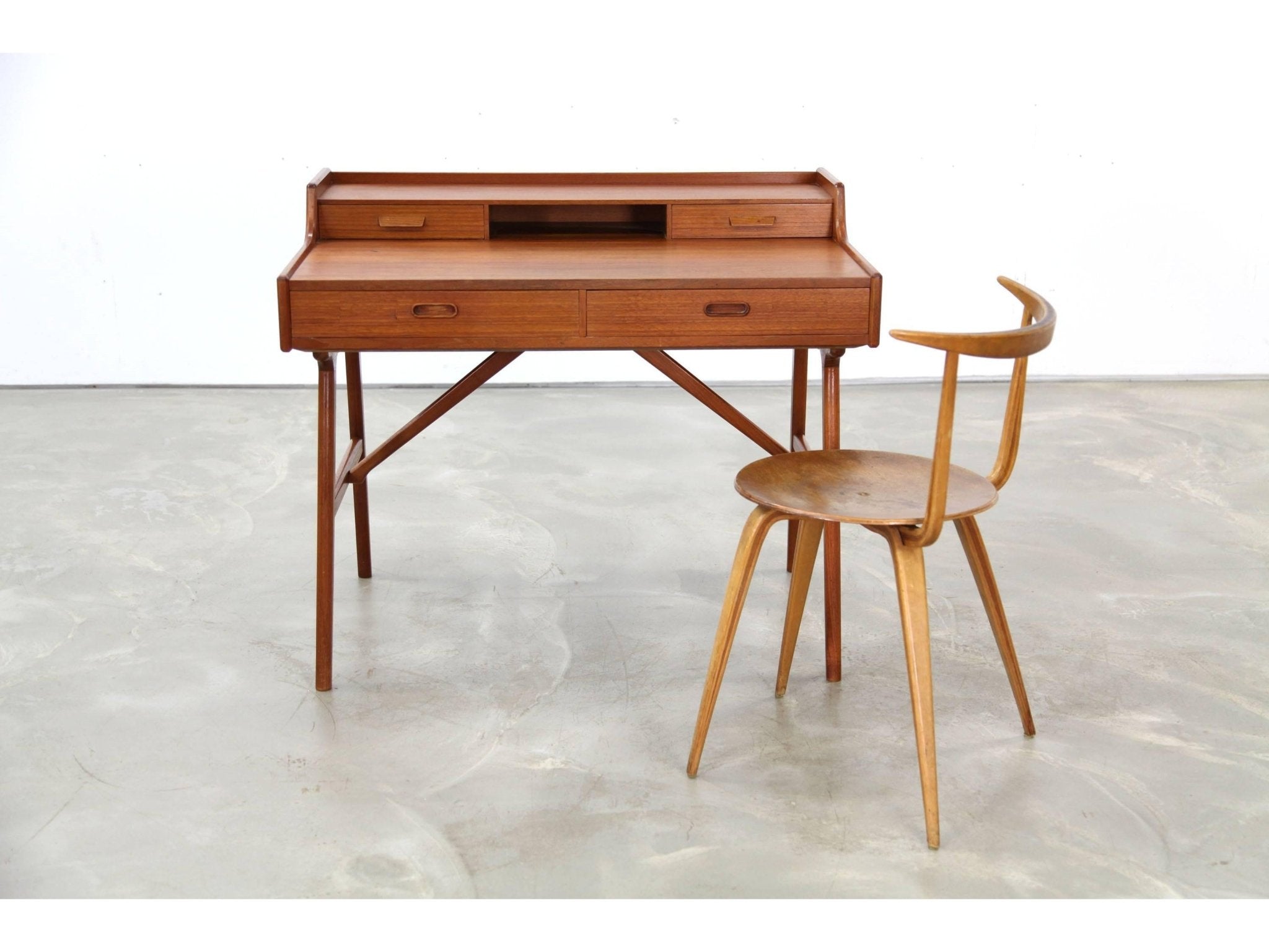 Jerik Writing Desk