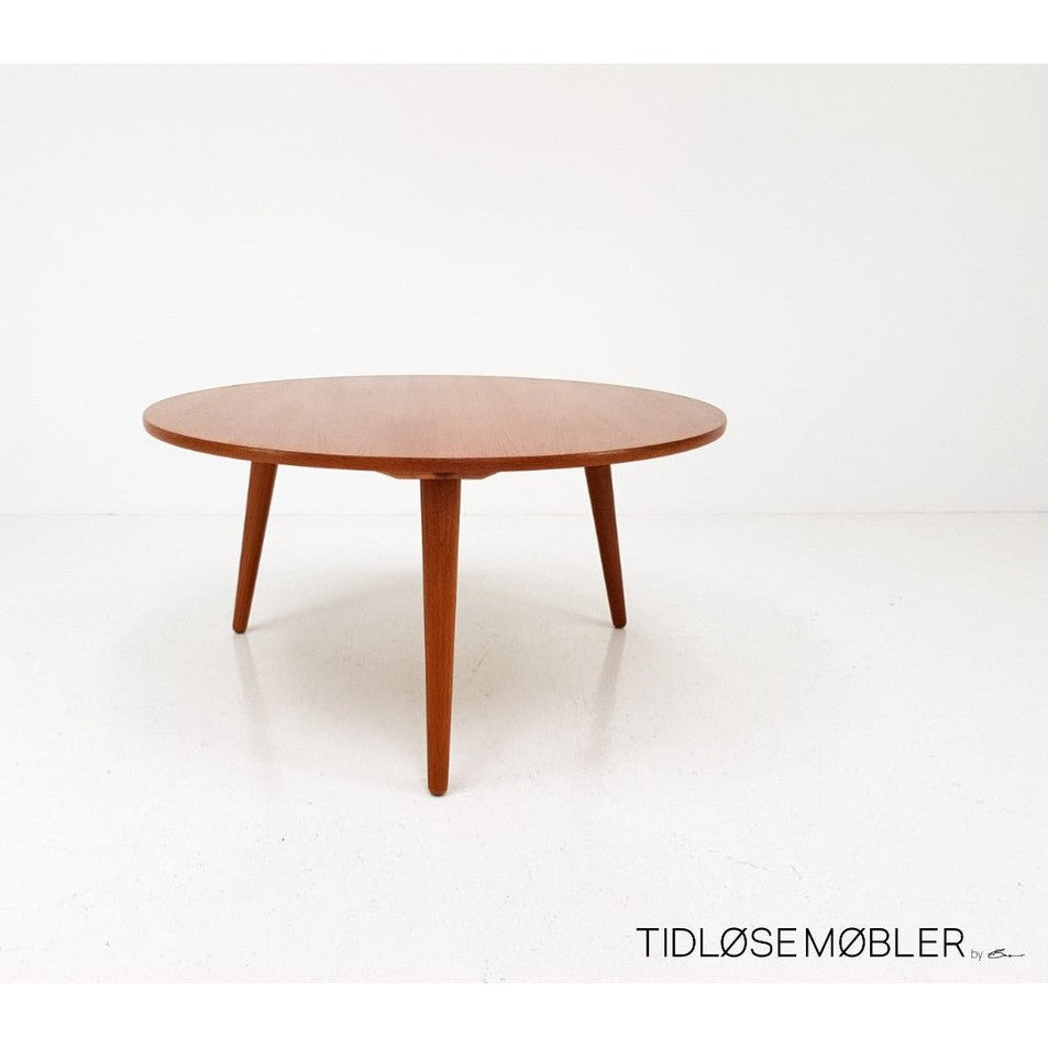 KiL Minimal Center Table in Teak