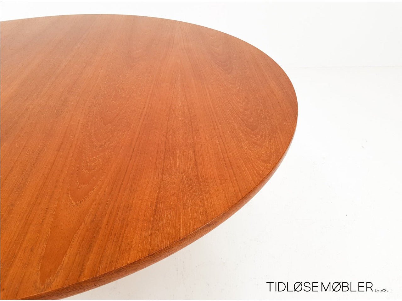 KiL Minimal Center Table in Teak