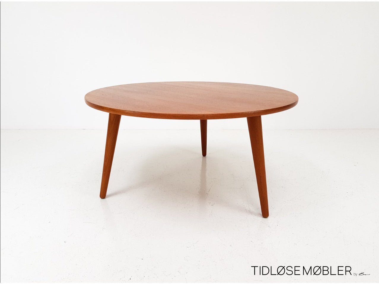 KiL Minimal Center Table in Teak