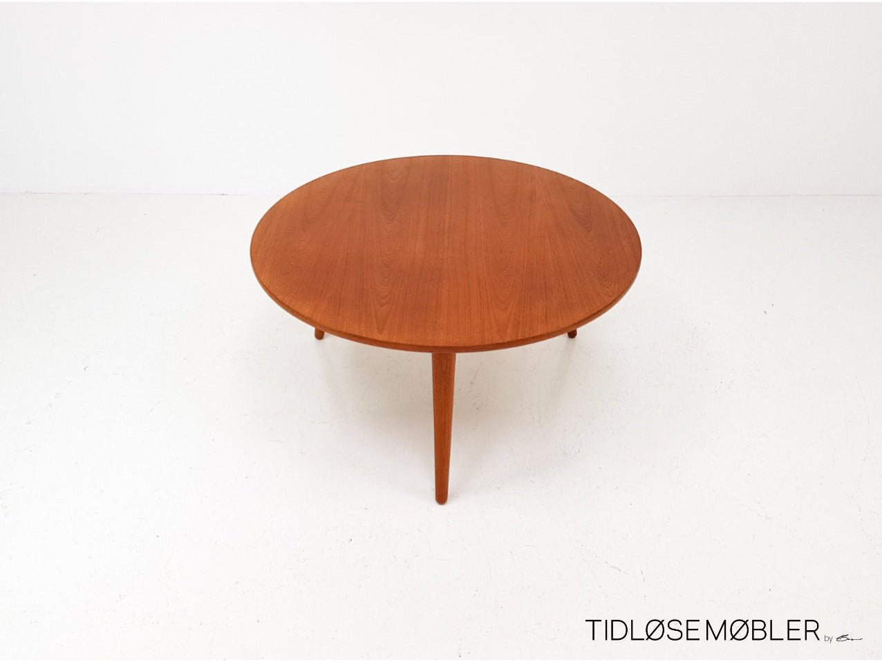 KiL Minimal Center Table in Teak