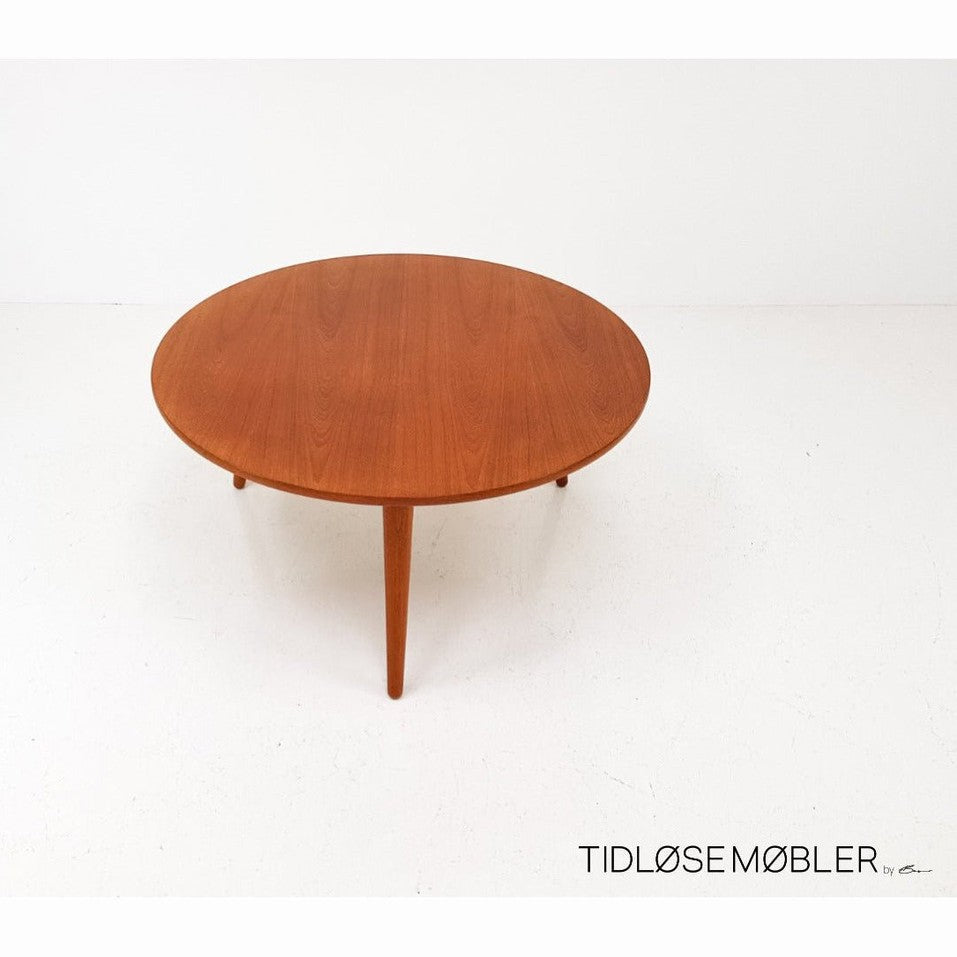 KiL Minimal Center Table in Teak