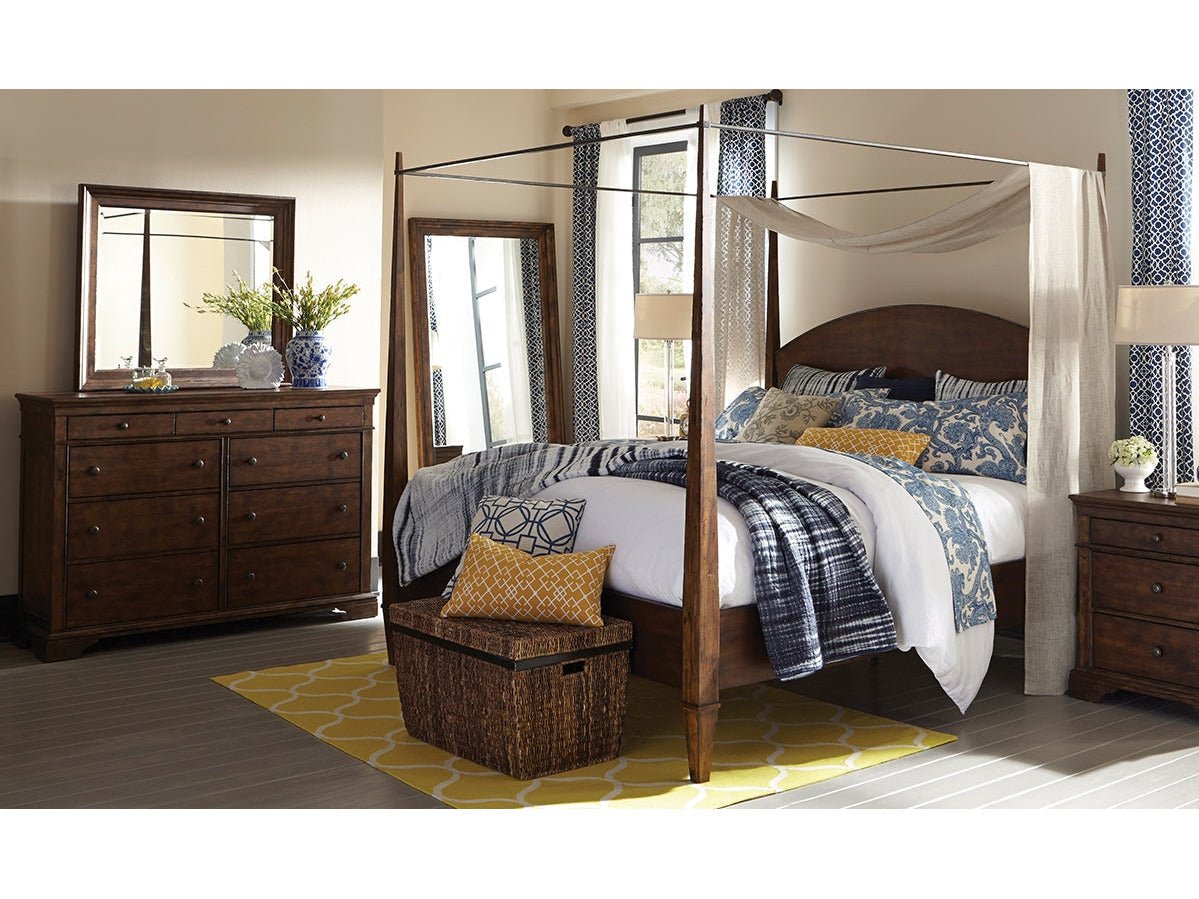 Laggan Canopy Queen Bed