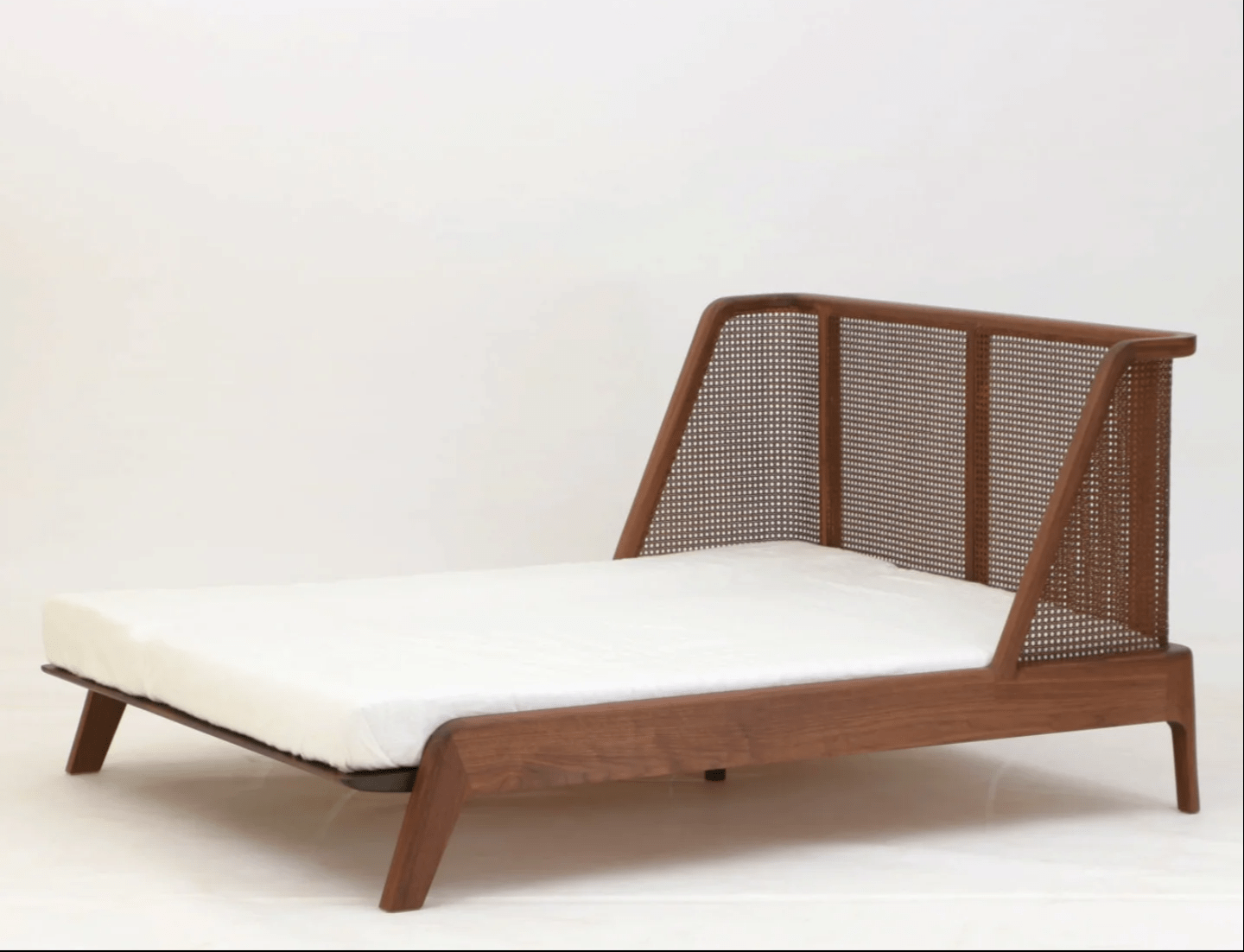 Marsha bed