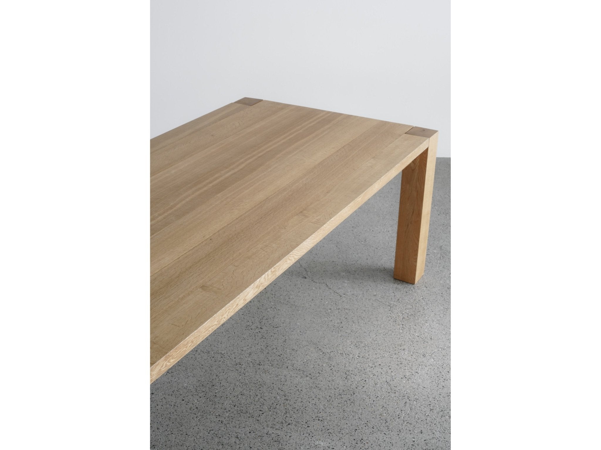 Mesnik Dining Table