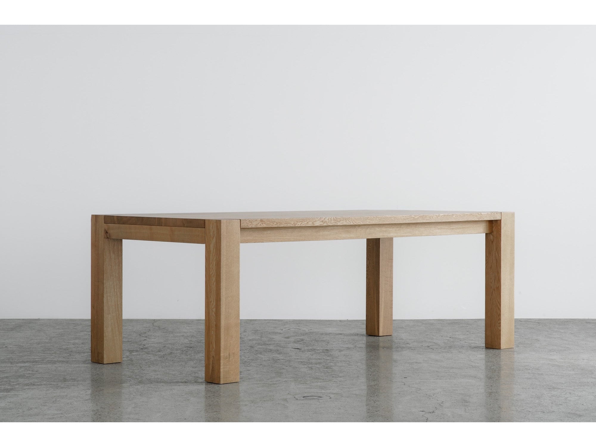 Mesnik Dining Table